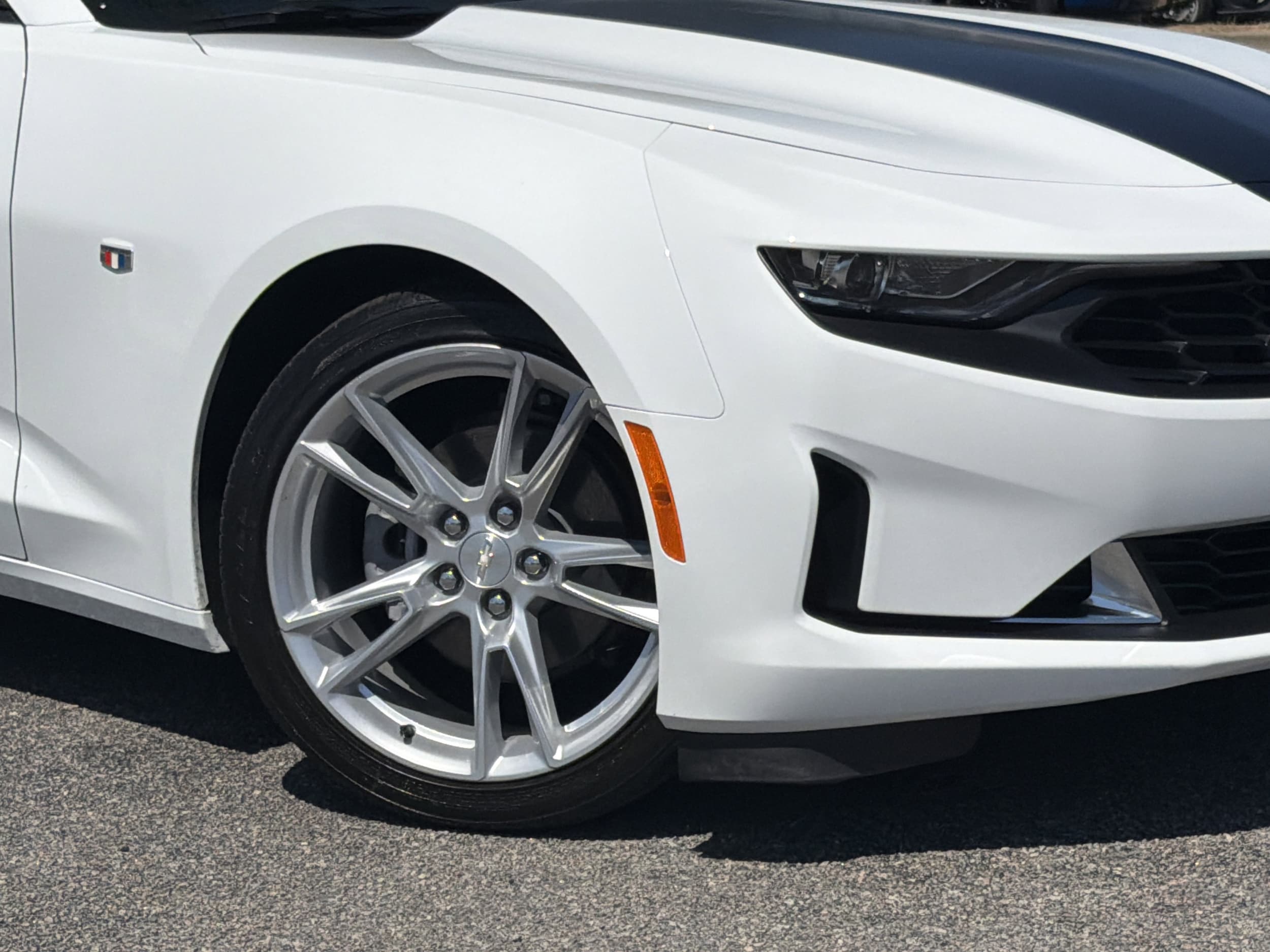 2023 Chevrolet Camaro 1LT photo 2