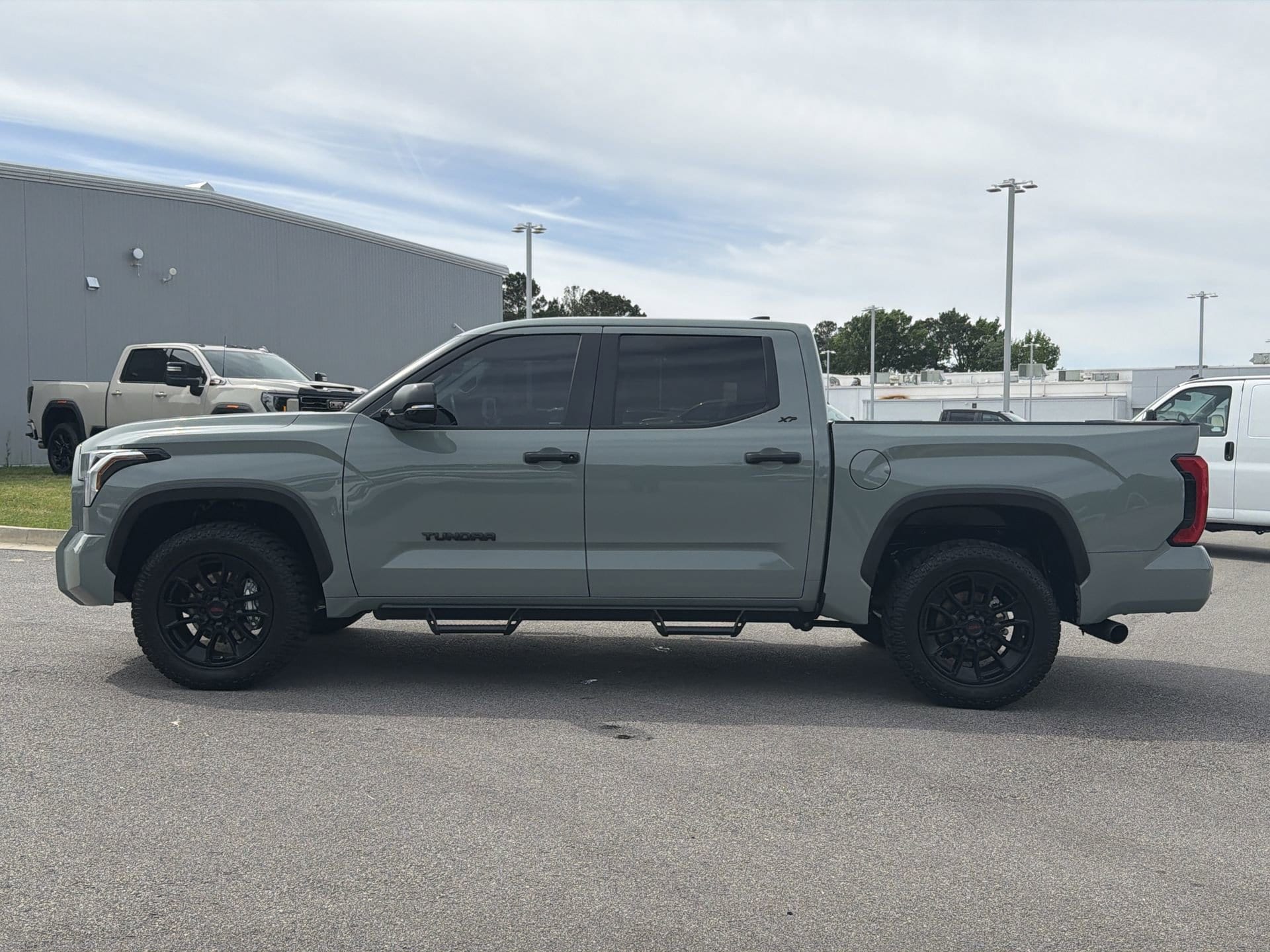 2024 Toyota Tundra 4WD SR5 photo 5
