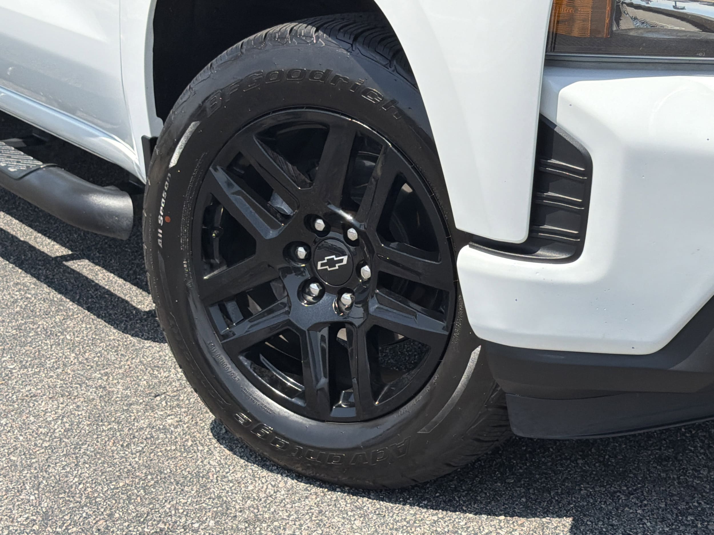 2022 Chevrolet Silverado 1500 LTD Custom photo 2