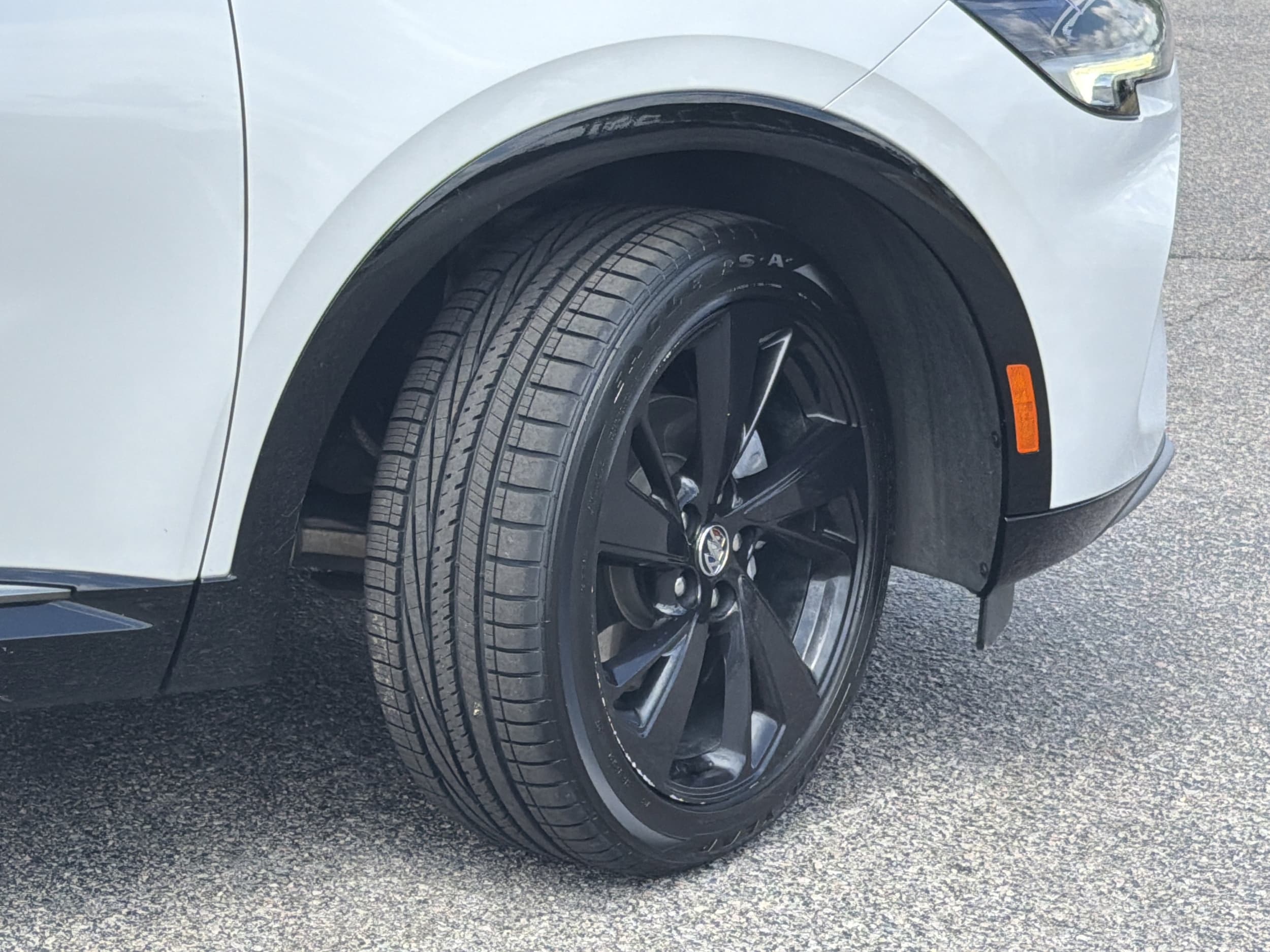 2023 Buick Envision Essence photo 4