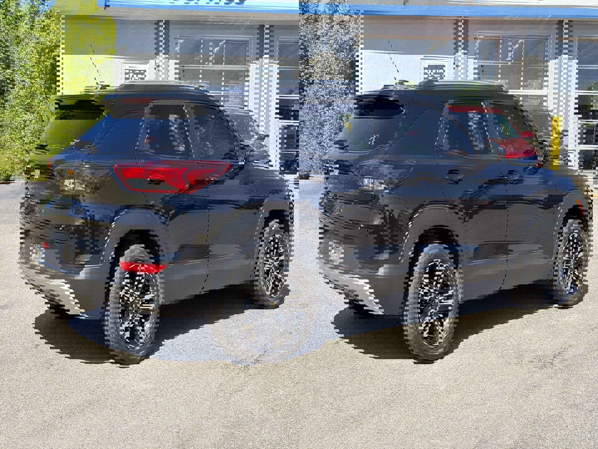 2023 Chevrolet Trailblazer LT photo 3