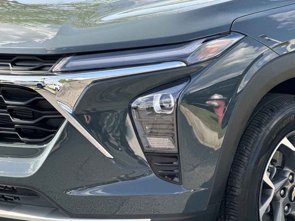 Used 2025 Chevrolet Trax LT SUV