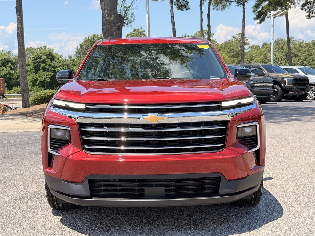 Used 2025 Chevrolet Traverse FWD LT SUV