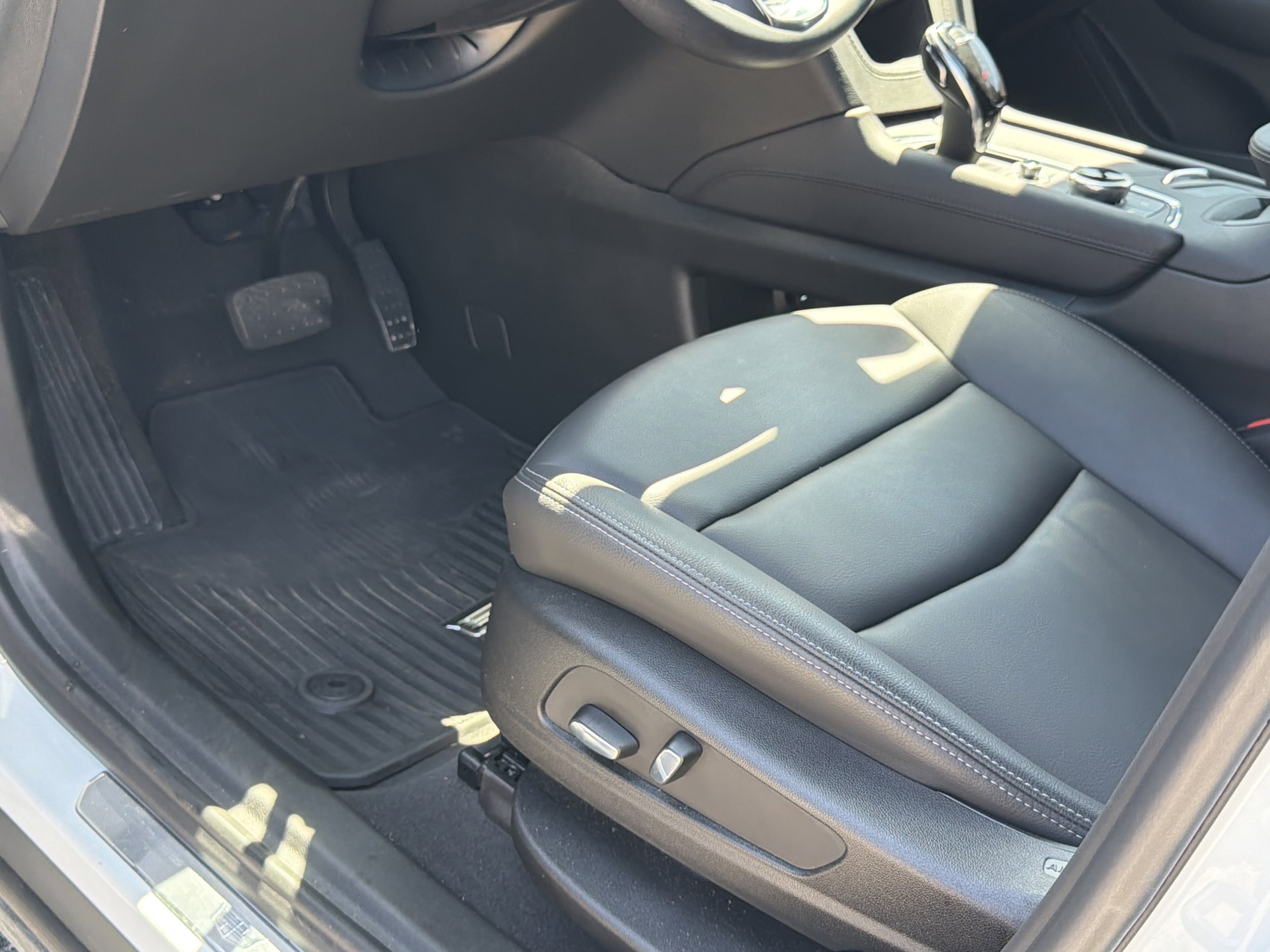 2025 CADILLAC XT6 FWD Luxury photo 5