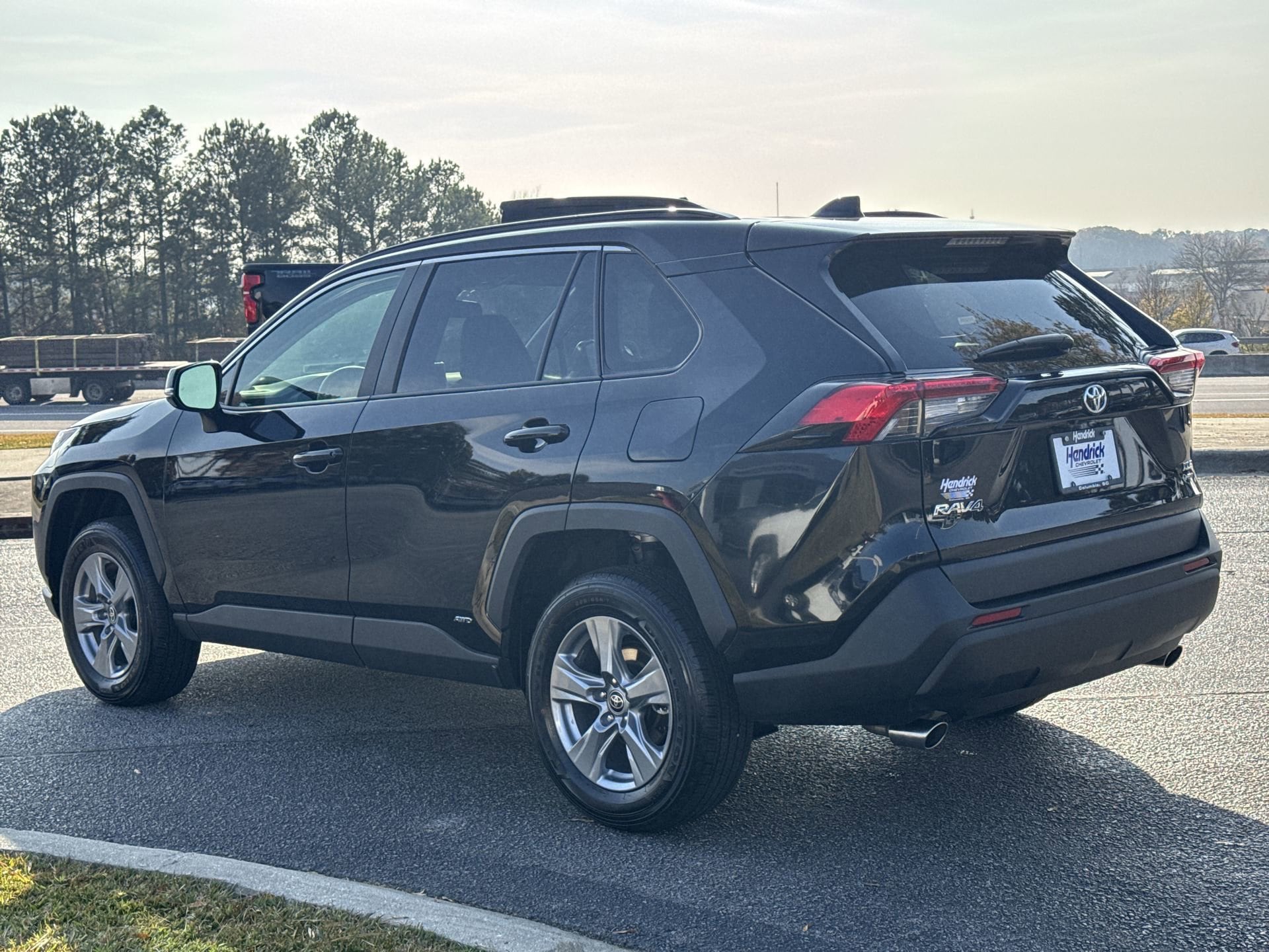 2025 Toyota RAV4 Hybrid XLE photo 6