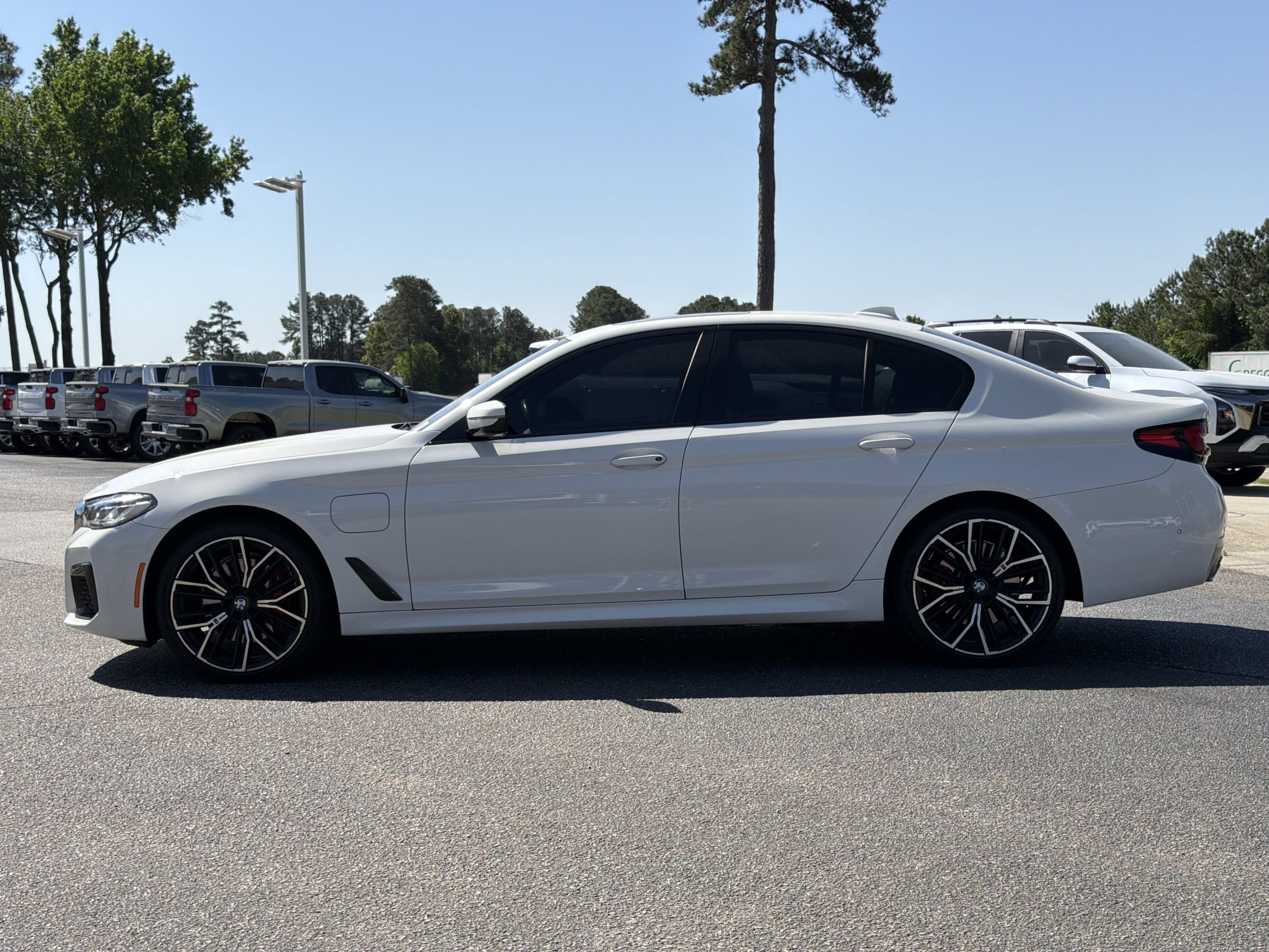 2021 BMW 5 Series 530e photo 3