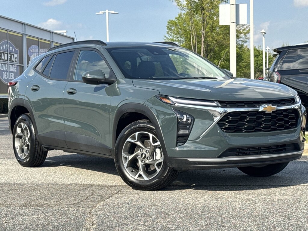 Used 2025 Chevrolet Trax LT SUV