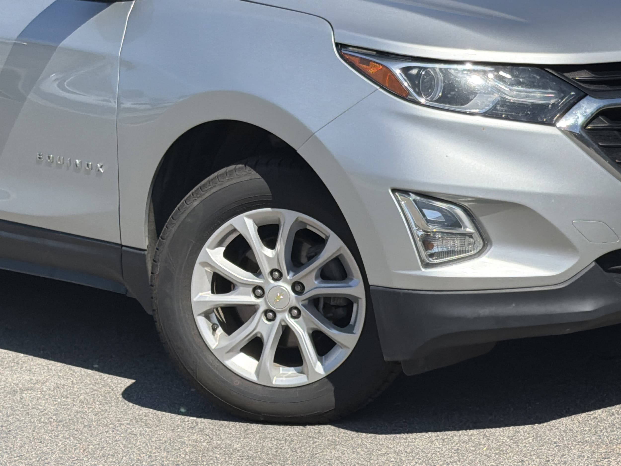 2020 Chevrolet Equinox LS photo 3
