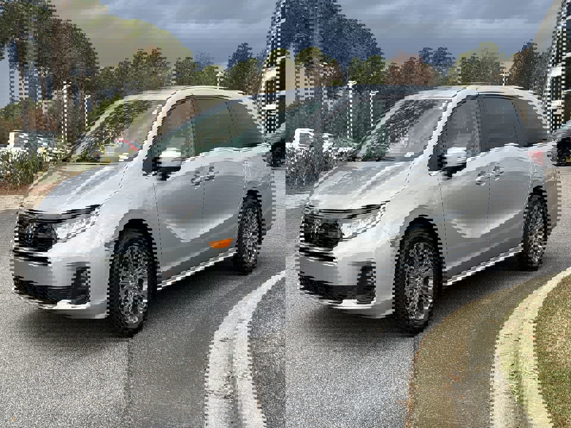 2025 Honda Odyssey Touring photo 3