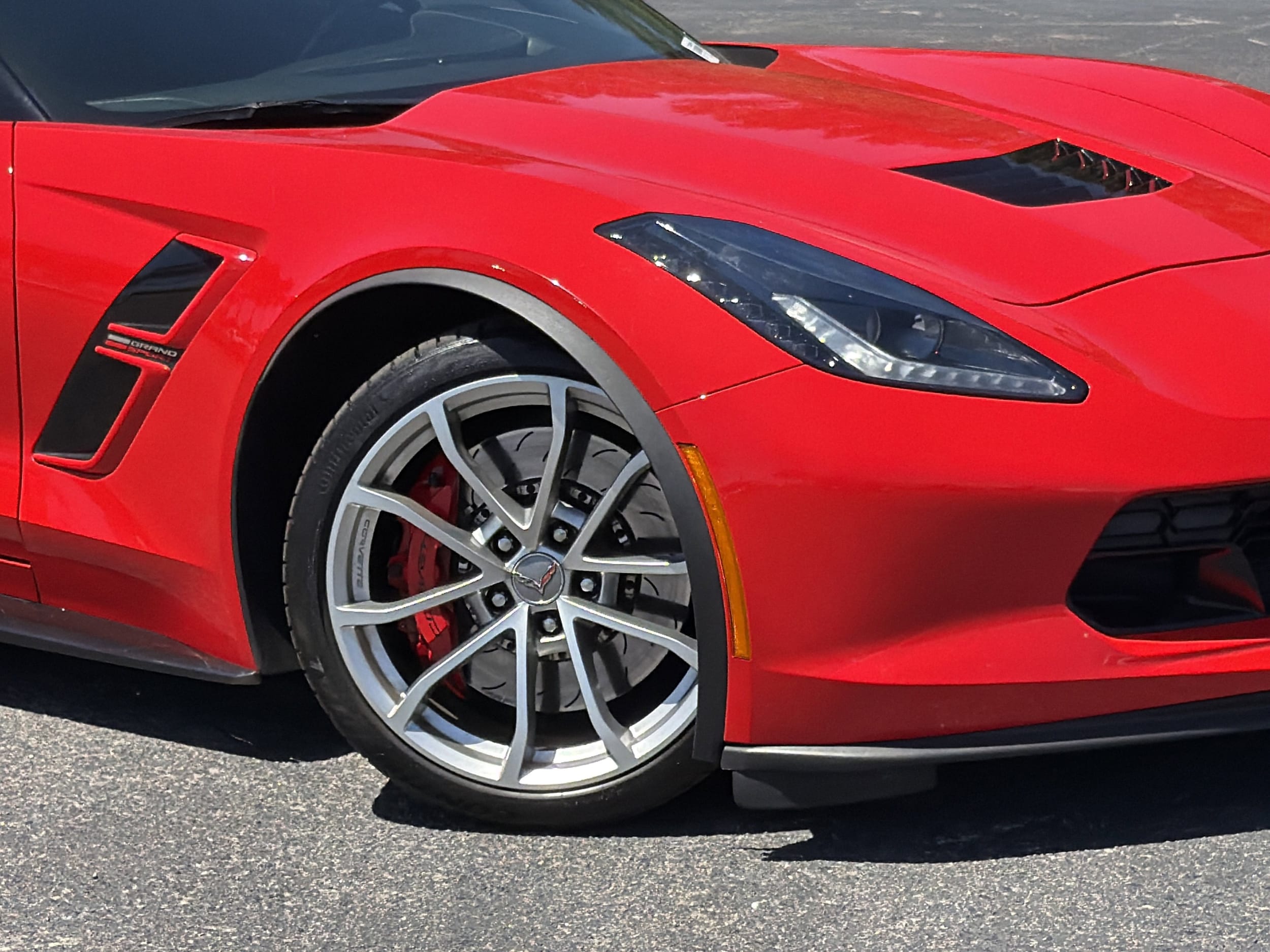 2018 Chevrolet Corvette Grand Sport 1LT photo 2