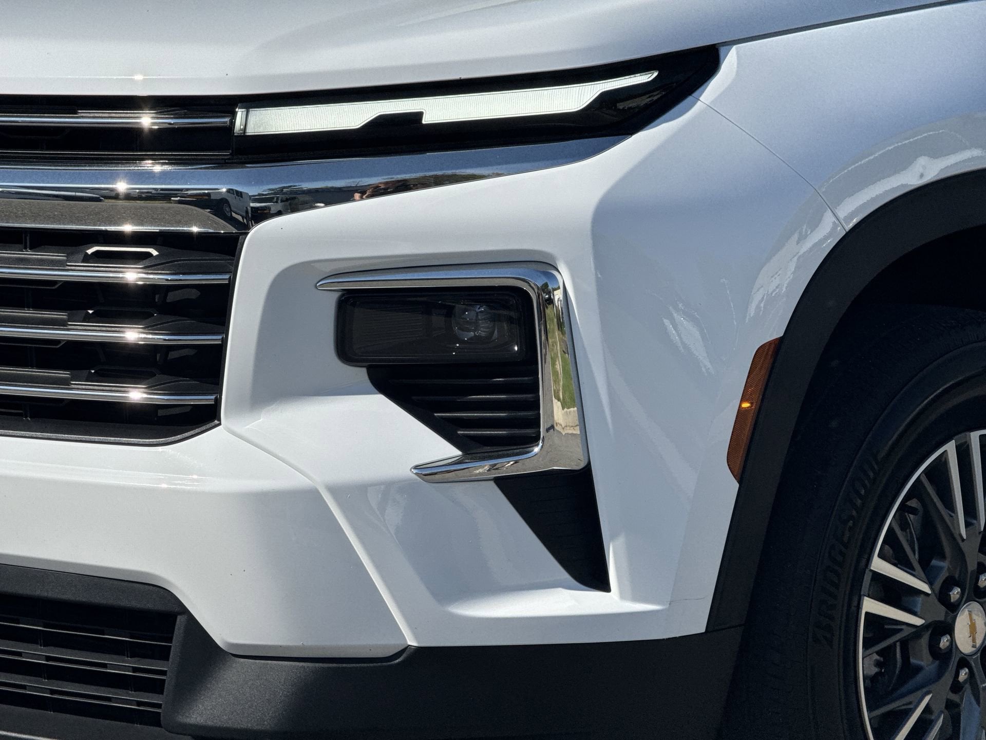 2025 Chevrolet Traverse FWD LT photo 4