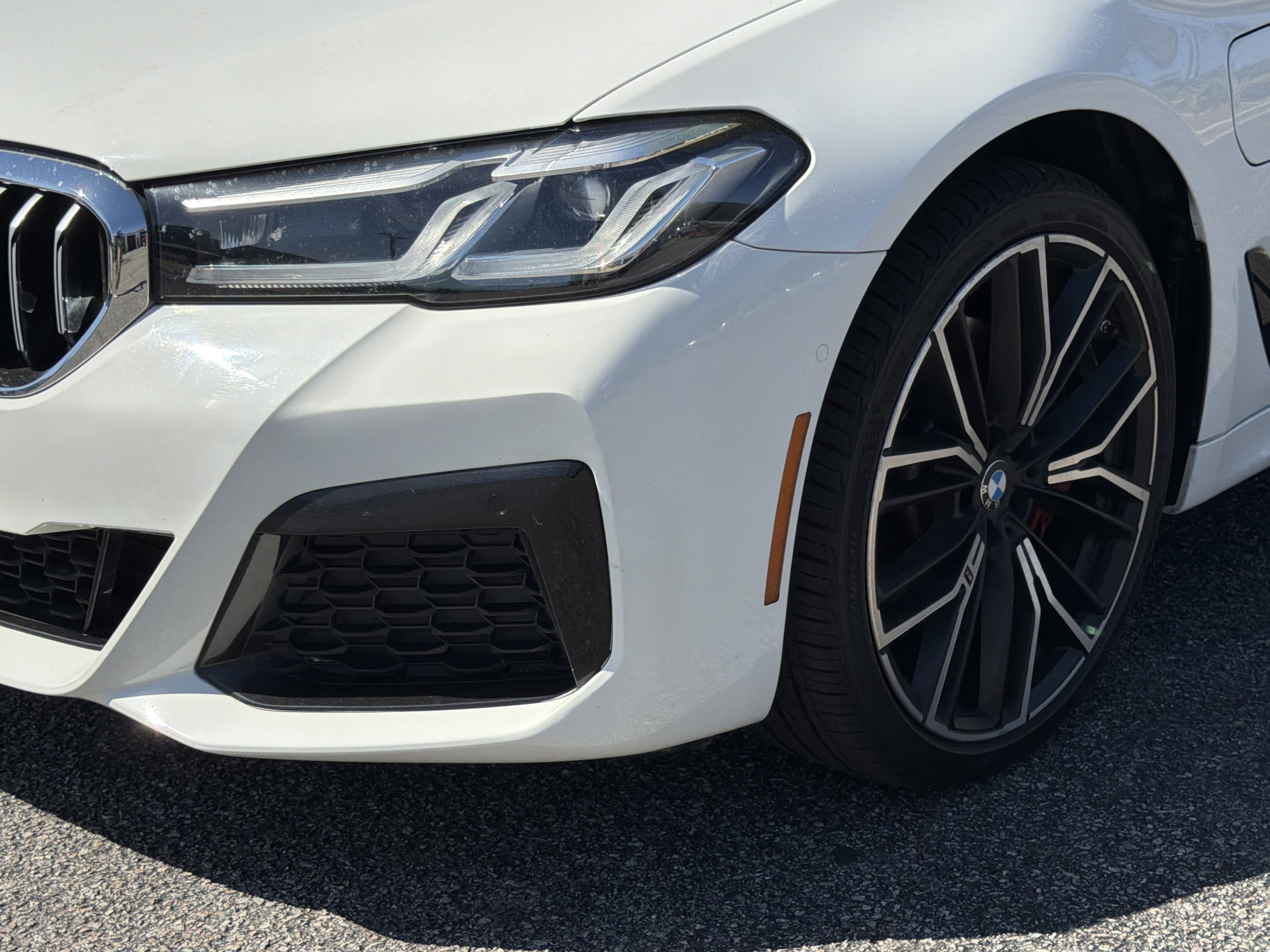 2021 BMW 5 Series 530e photo 6