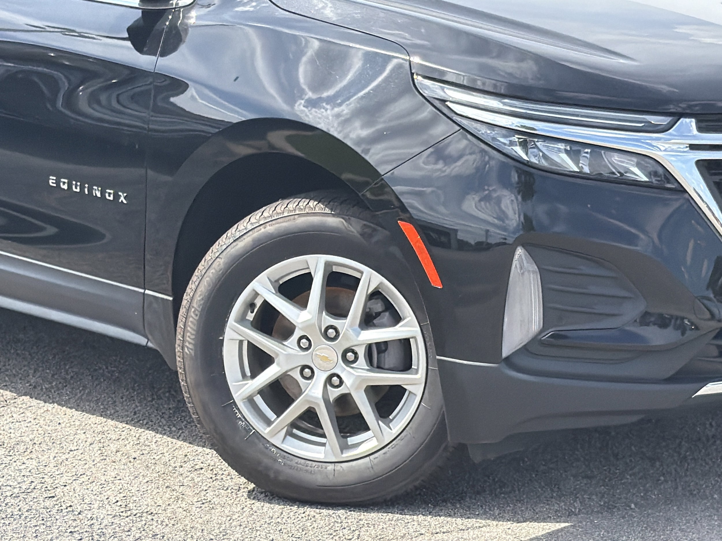 2022 Chevrolet Equinox LT photo 2