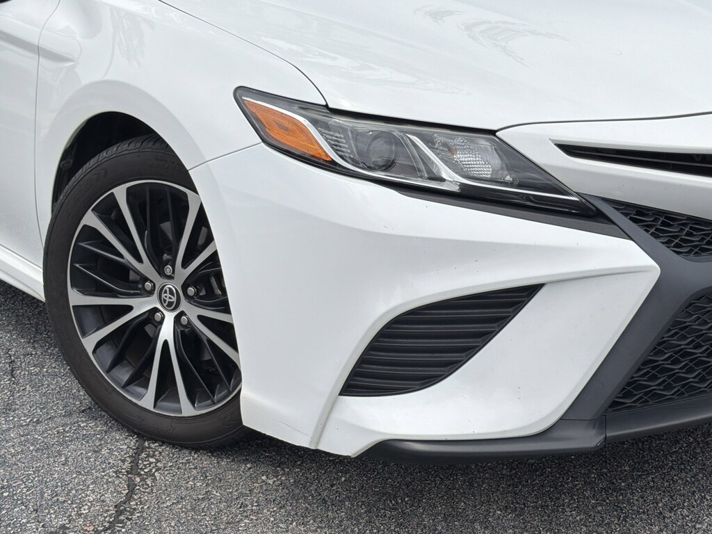 Used 2020 Toyota Camry SE Sedan
