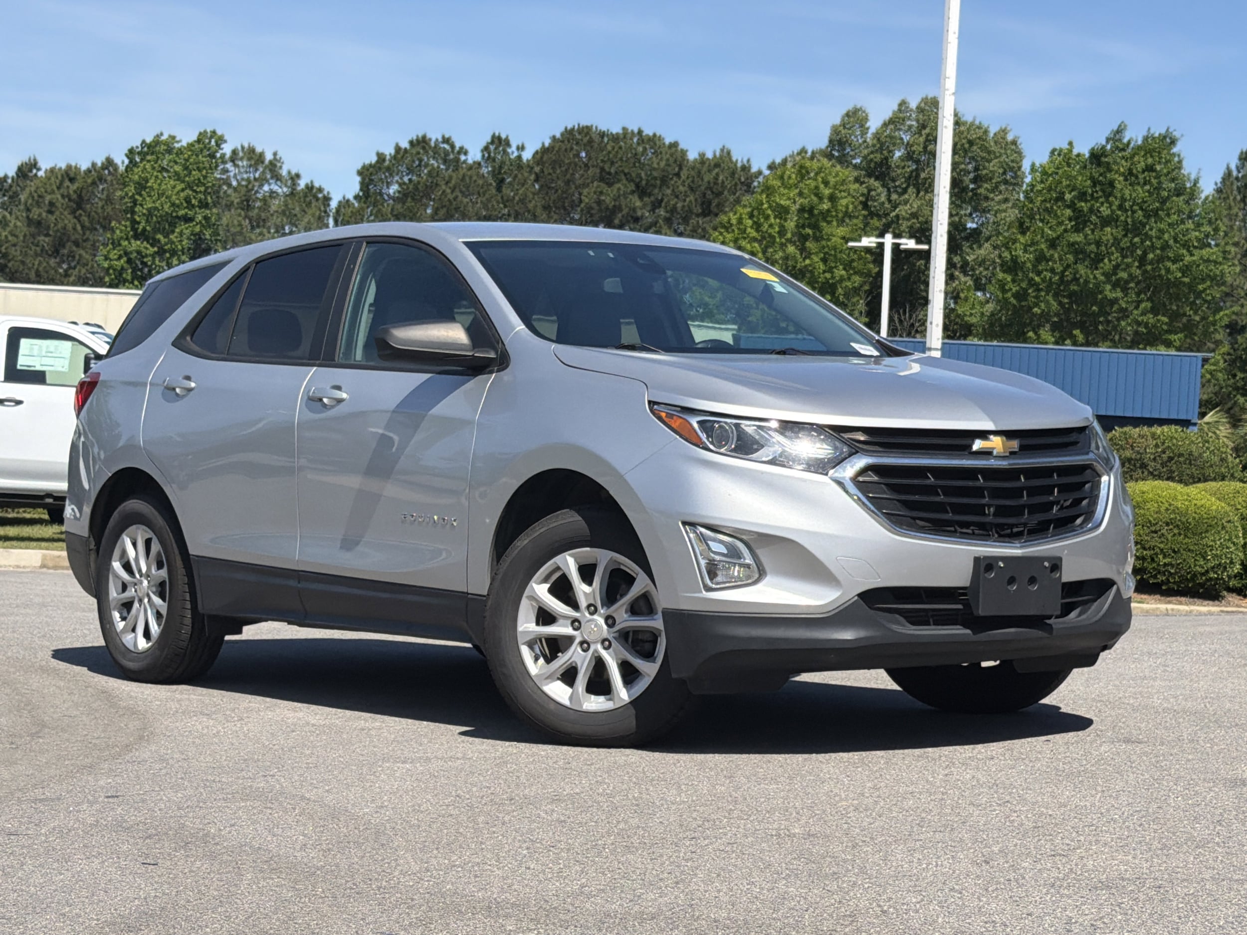 2020 Chevrolet Equinox LS photo 2