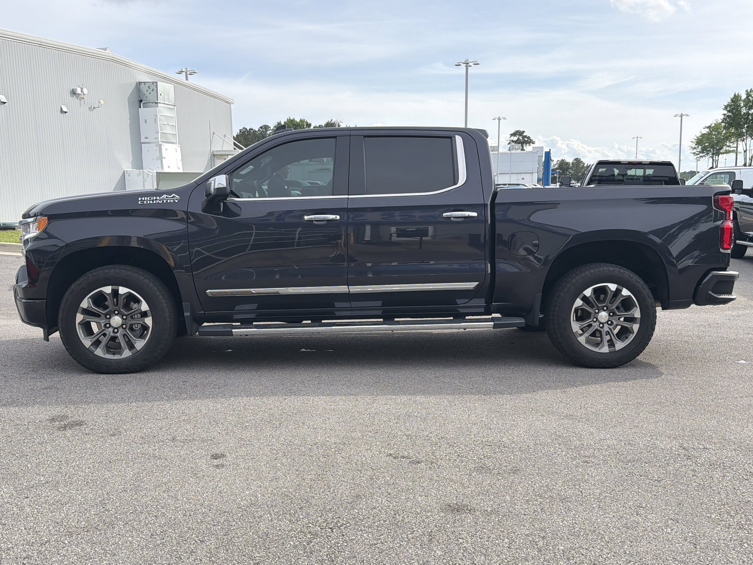 2022 Chevrolet Silverado 1500 High Country photo 3