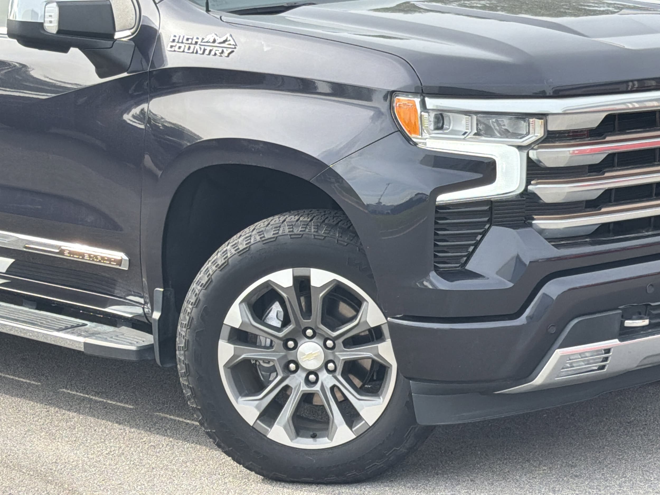 2022 Chevrolet Silverado 1500 High Country photo 2