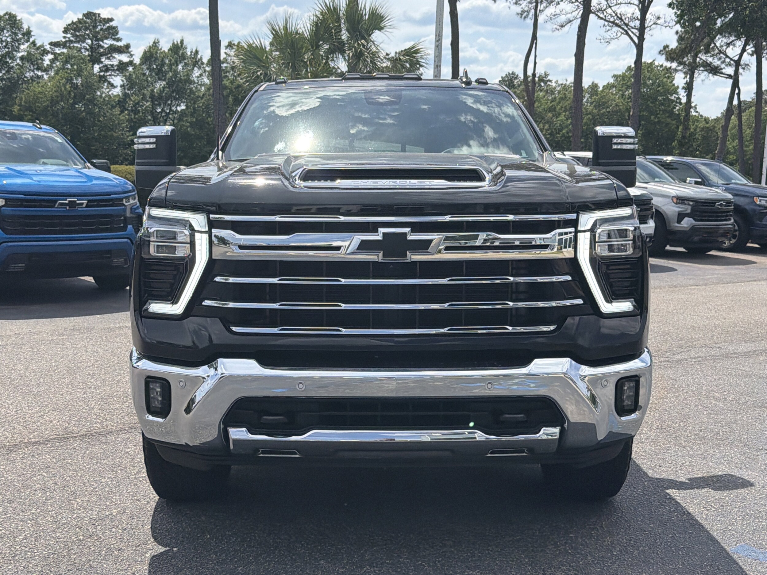 2025 Chevrolet Silverado 2500HD LTZ photo 5