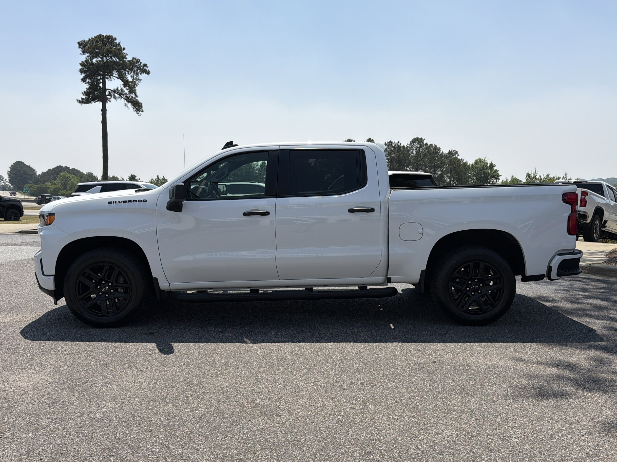 2022 Chevrolet Silverado 1500 LTD Custom photo 3