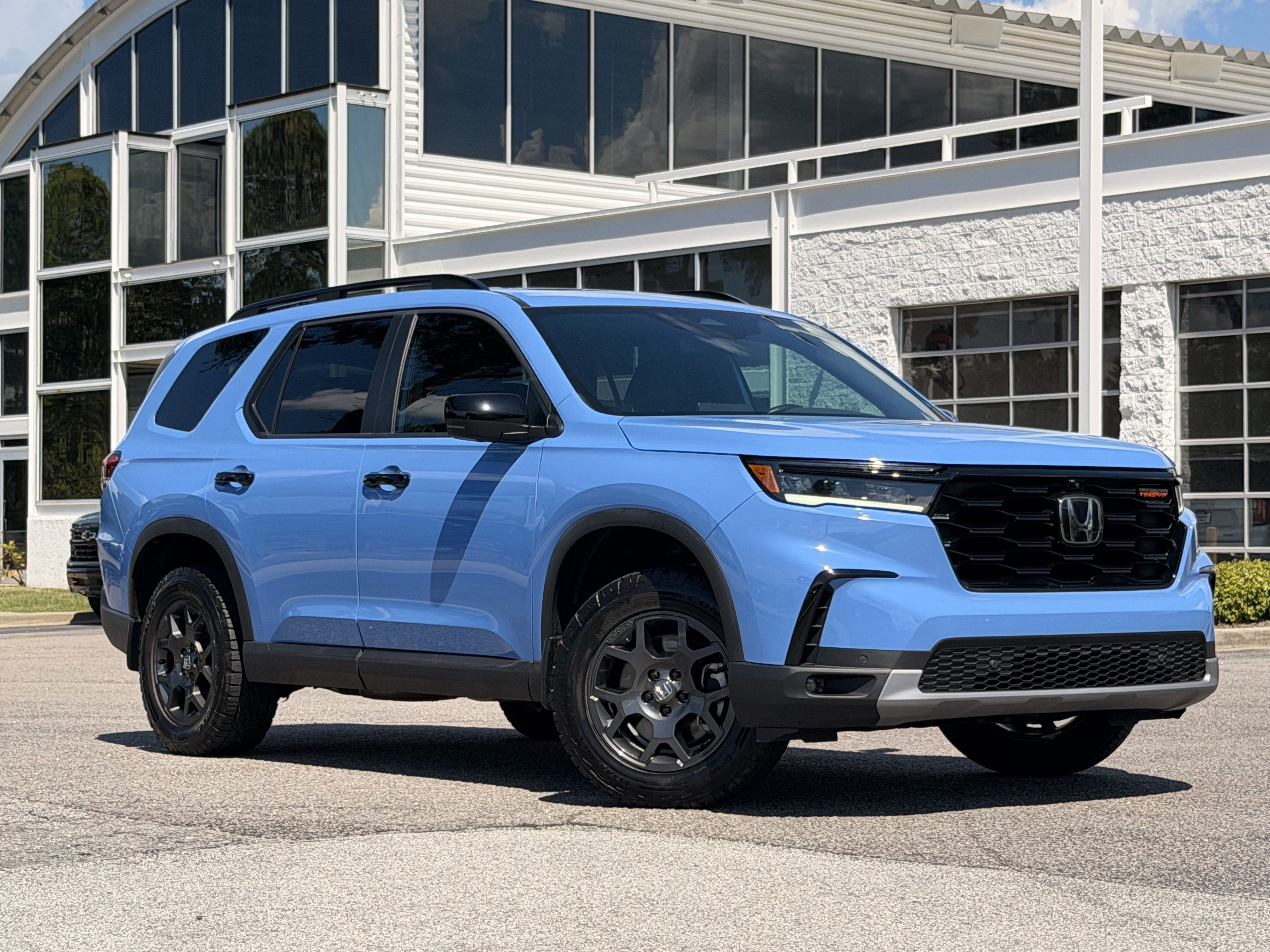 Used 2025 Honda Pilot TrailSport SUV