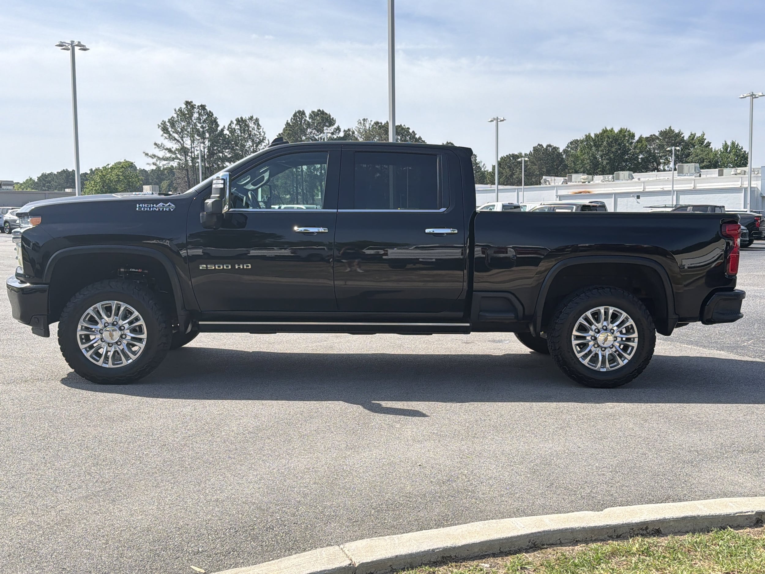 2023 Chevrolet Silverado 2500HD High Country photo 3