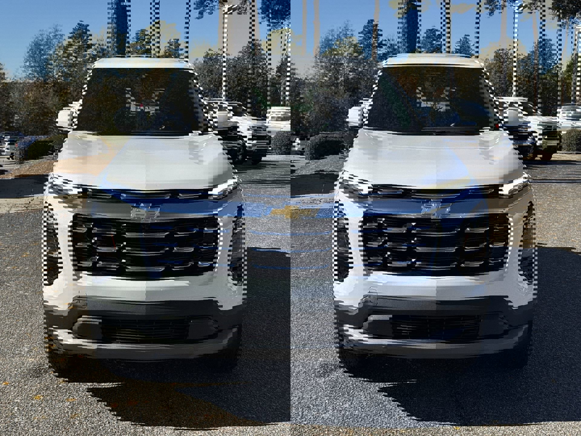 2025 Chevrolet Equinox LT photo 2