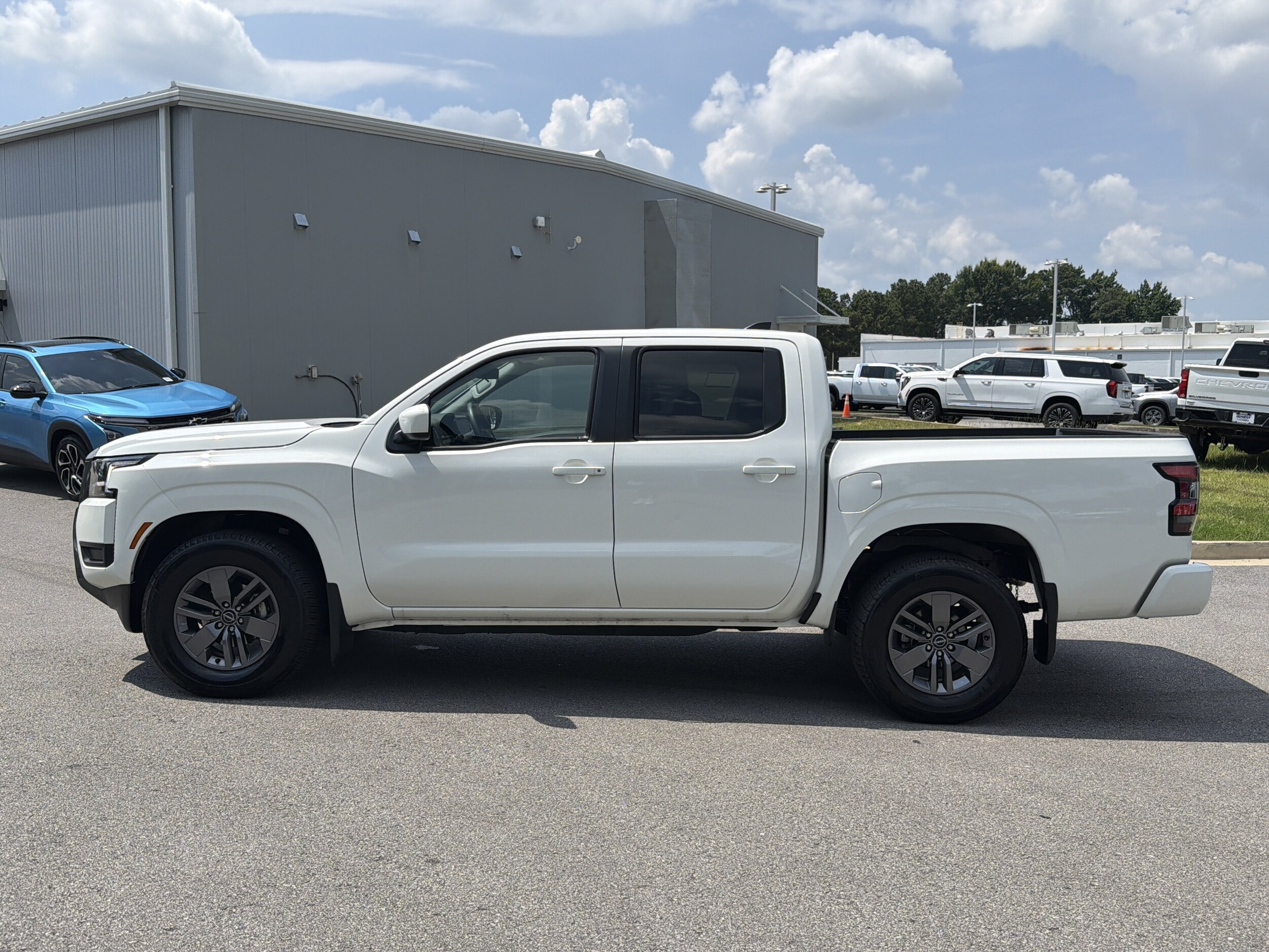 2025 Nissan Frontier SV