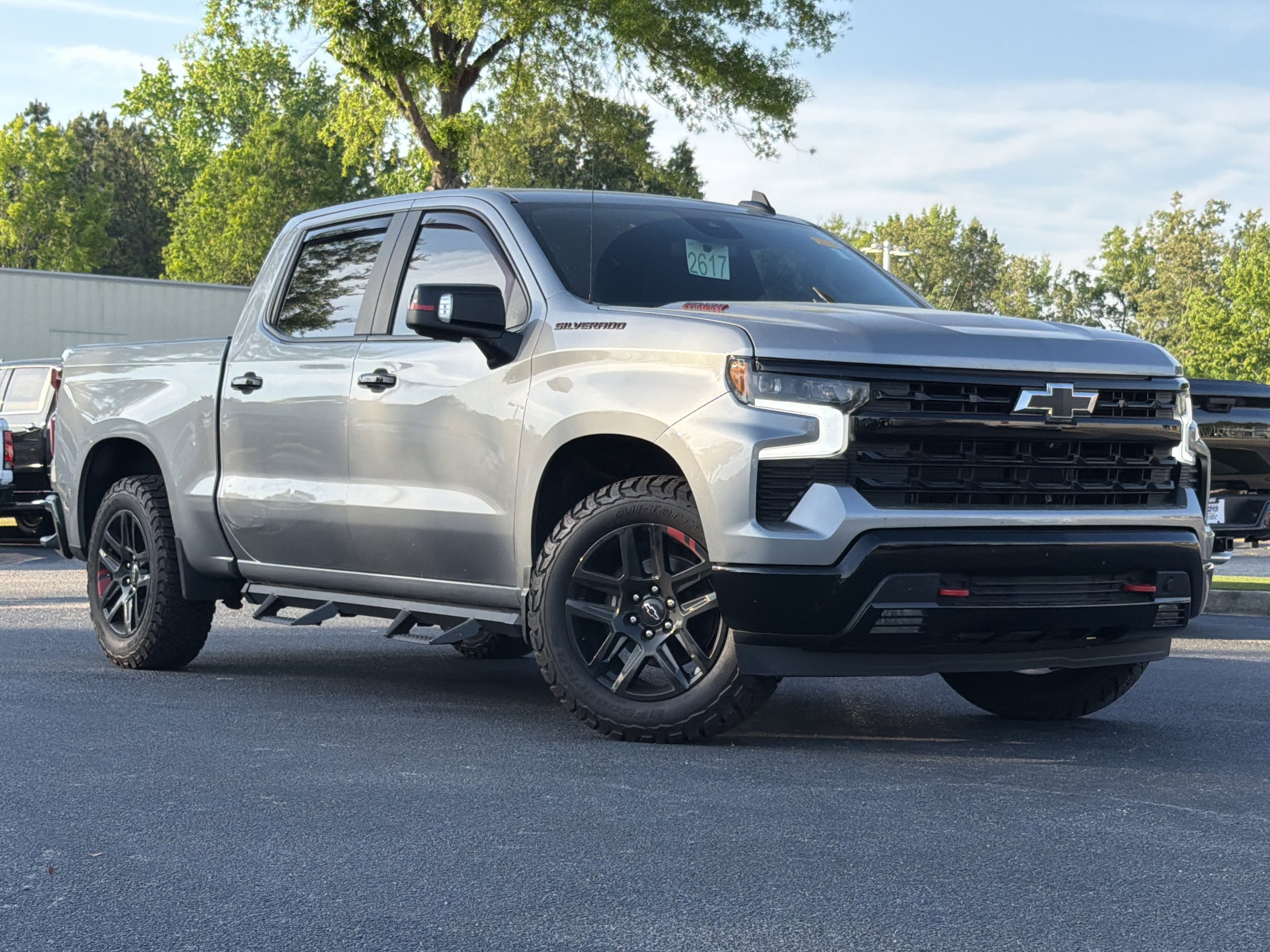 2023 Chevrolet Silverado 1500 RST photo 2