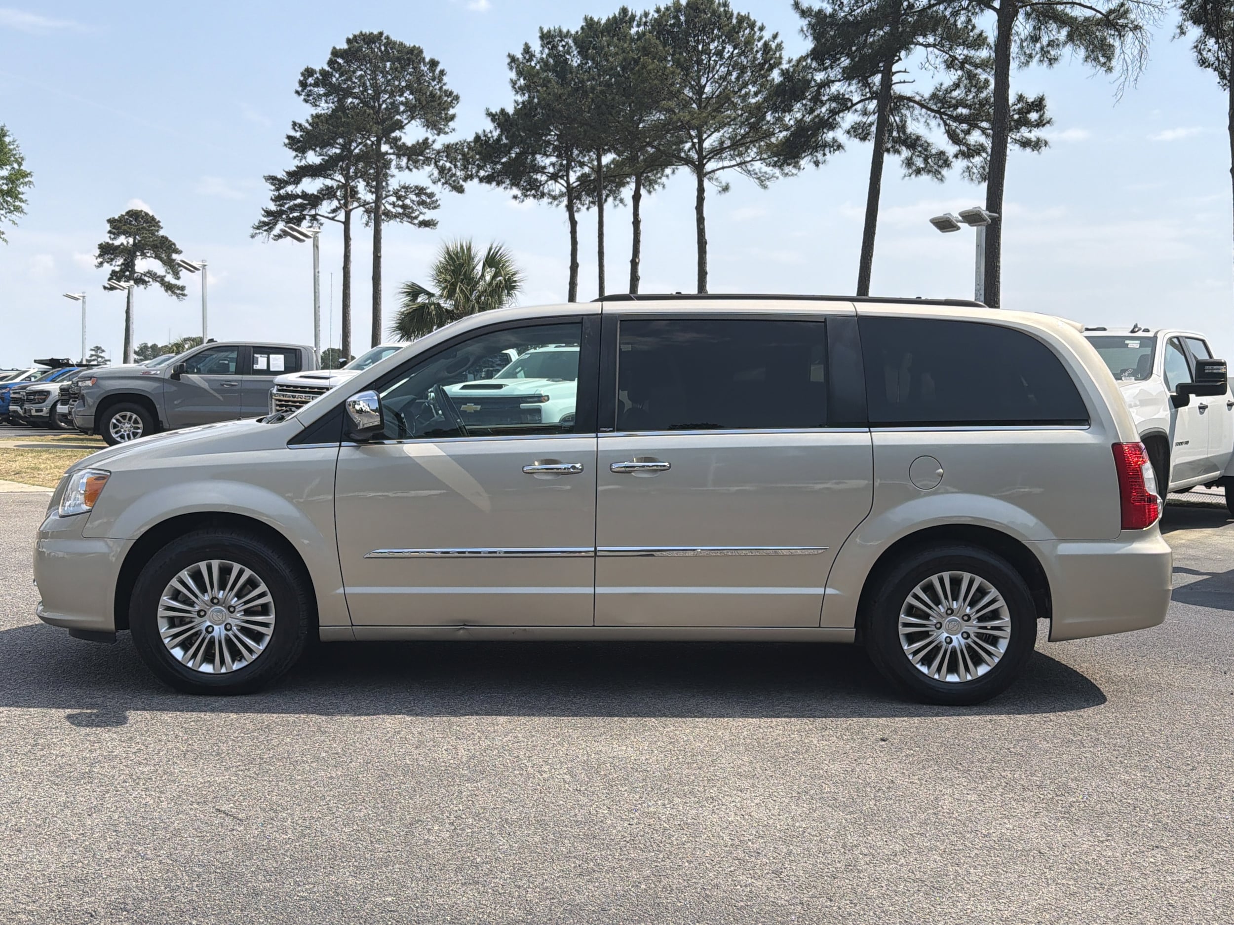 Chrysler Town & Country Touring-L