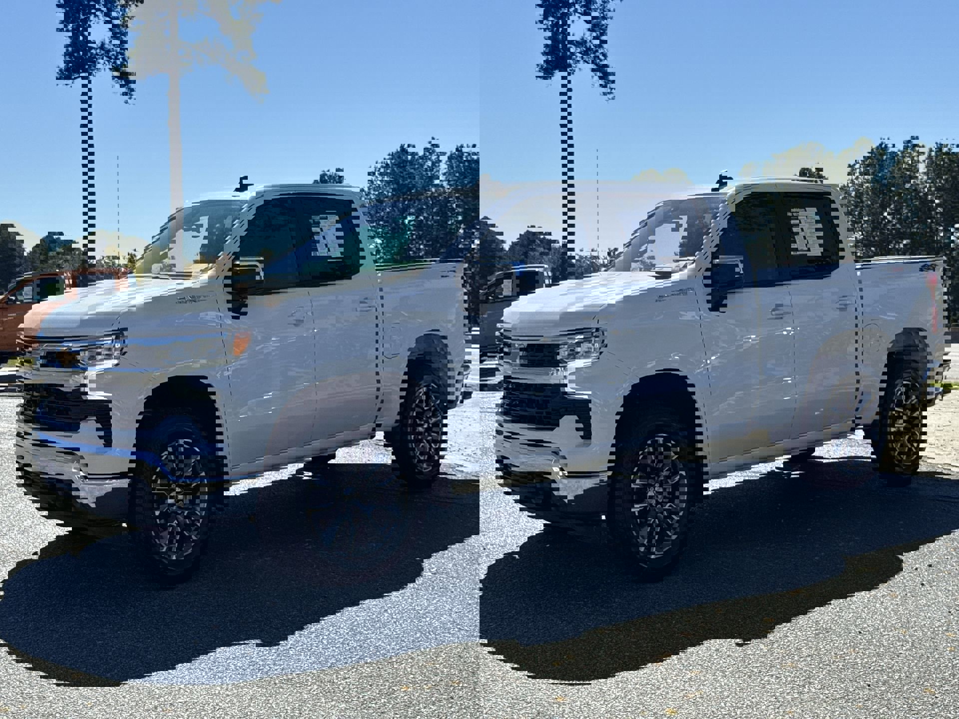 2025 Chevrolet Silverado 1500 LT photo 3