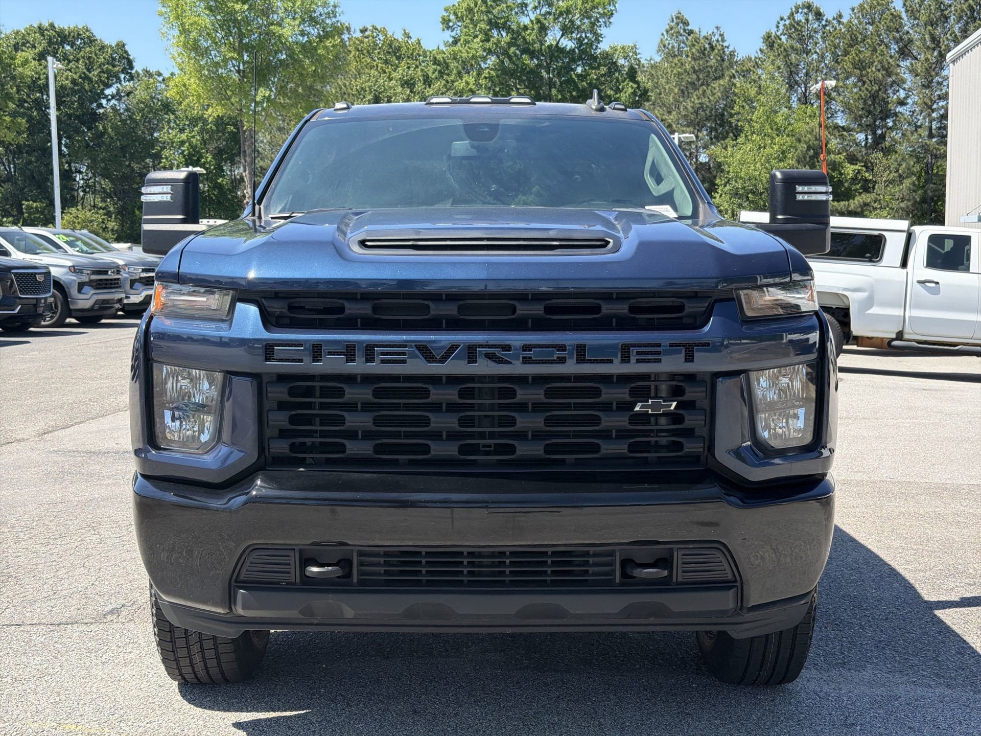 2022 Chevrolet Silverado 2500HD Custom photo 2