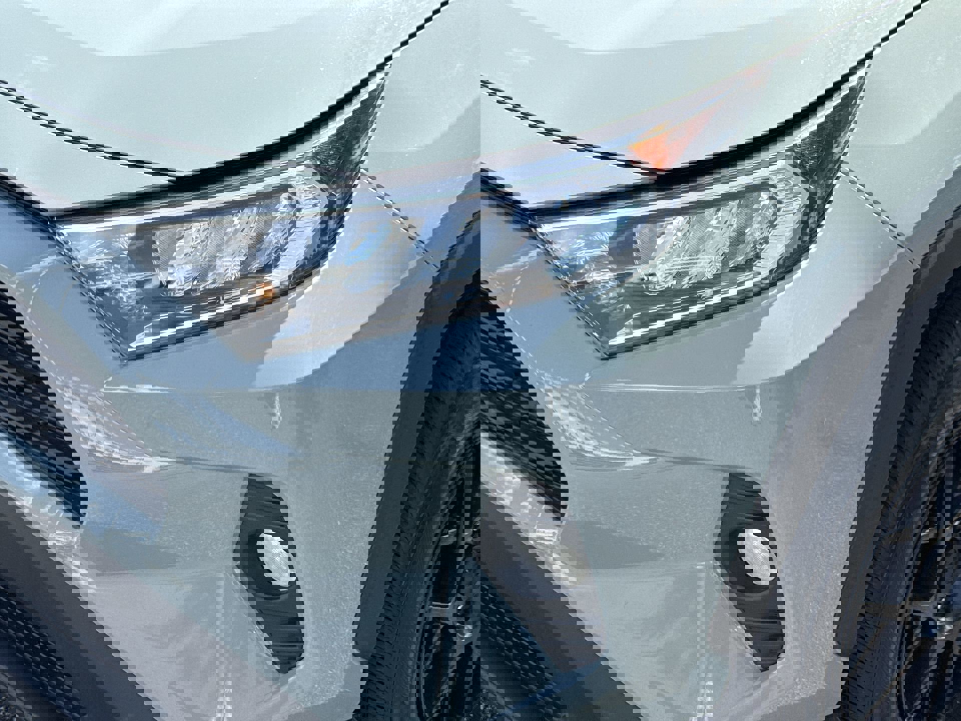 2021 Toyota RAV4 XLE photo 4