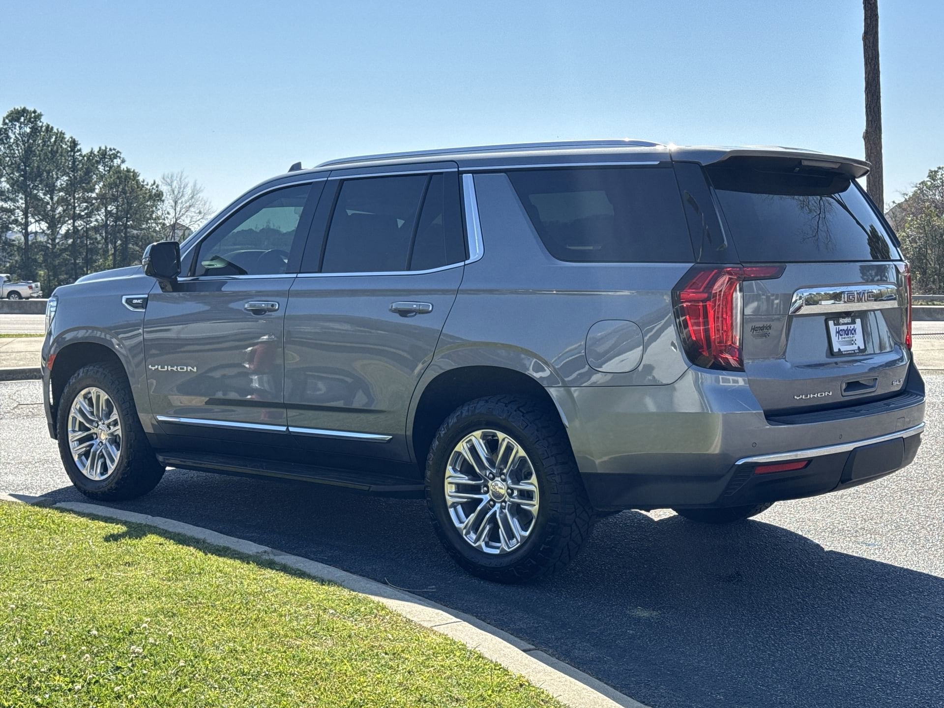2022 GMC Yukon SLT photo 6