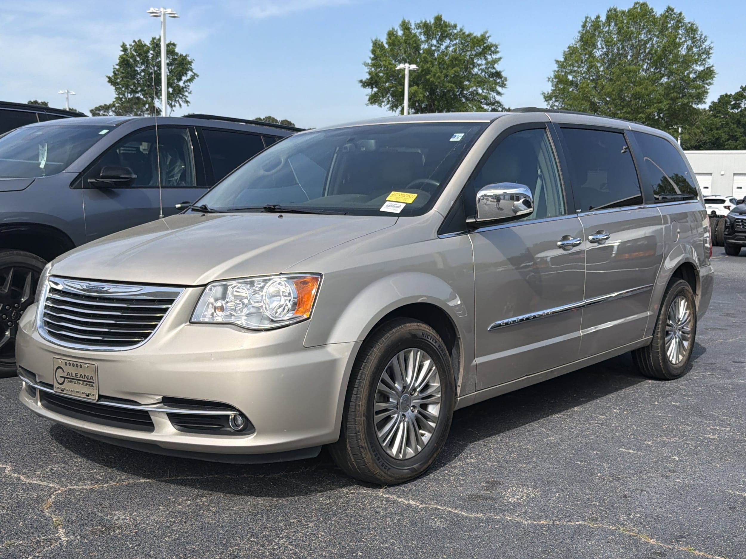 2013 Chrysler Town & Country Touring-L photo 2