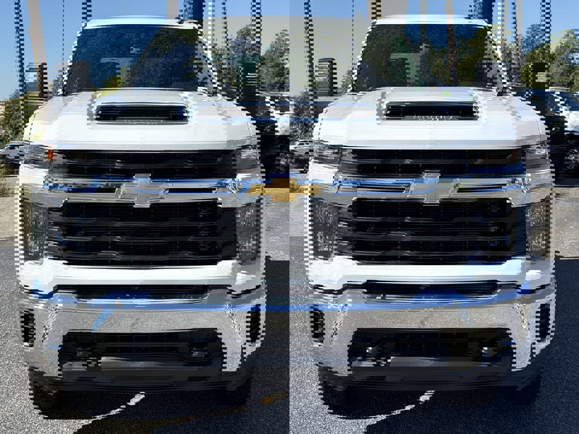 2024 Chevrolet Silverado 2500HD LT photo 2