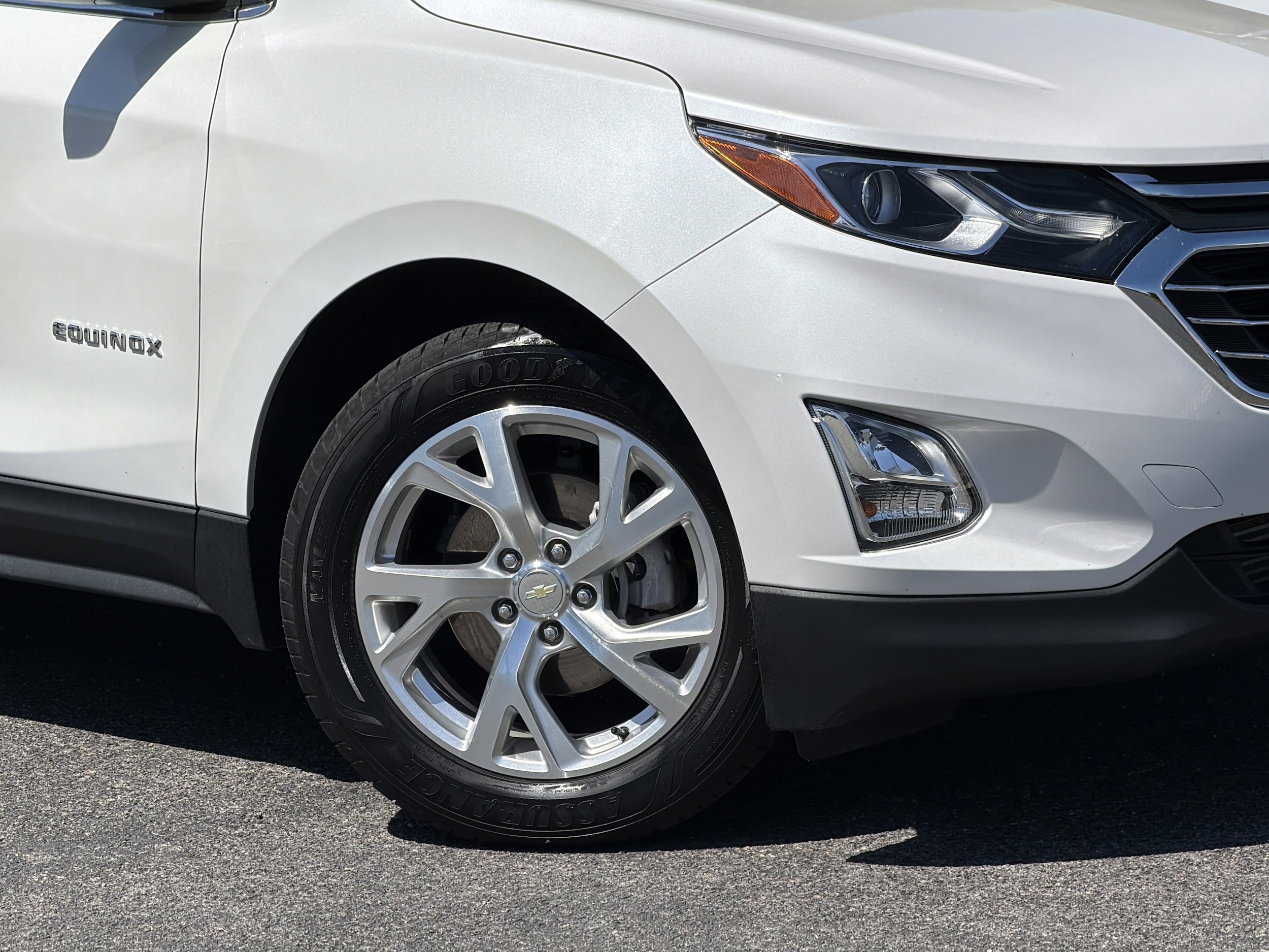 2020 Chevrolet Equinox Premier photo 2