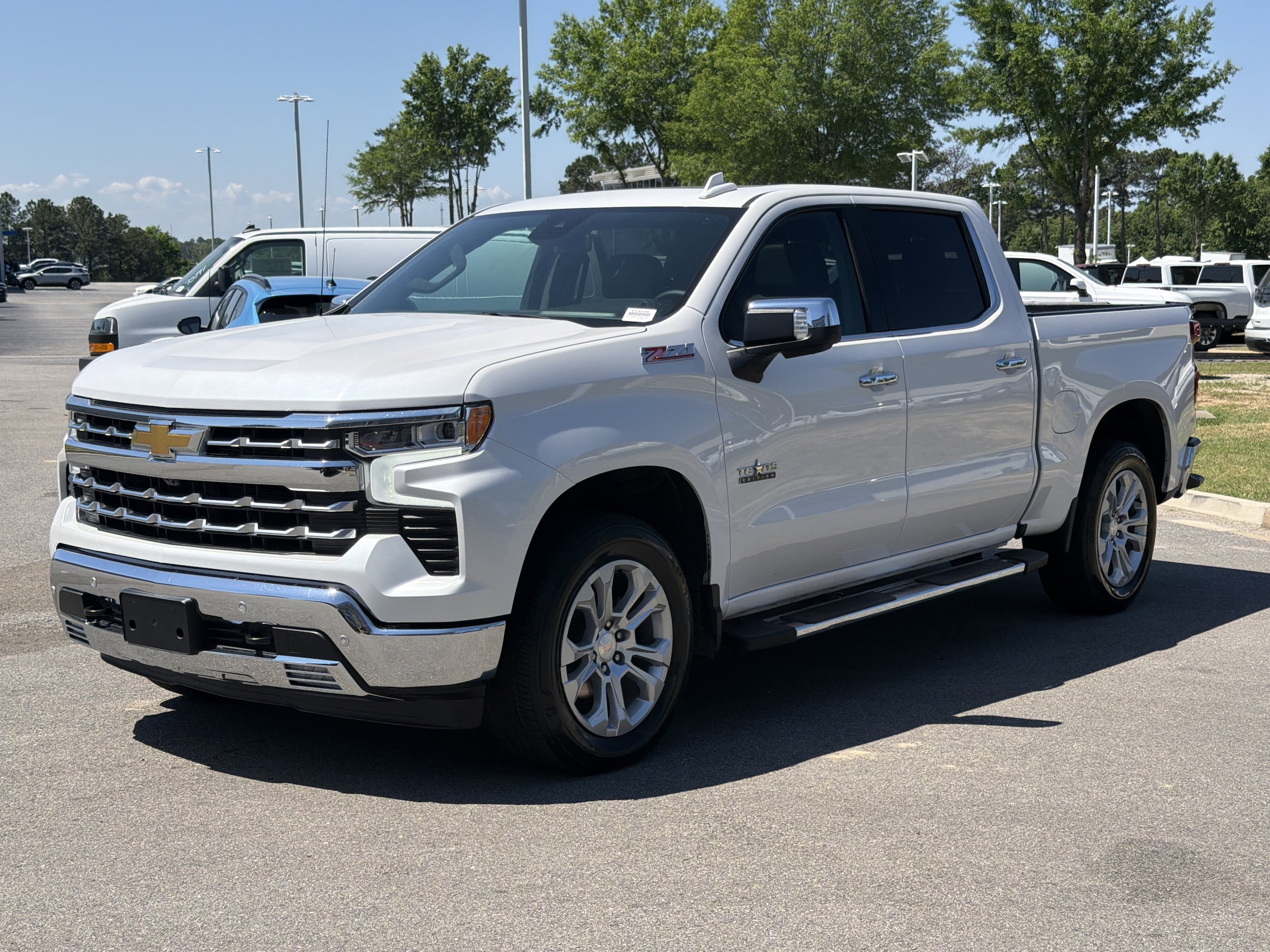 2025 Chevrolet Silverado 1500 LTZ photo 5
