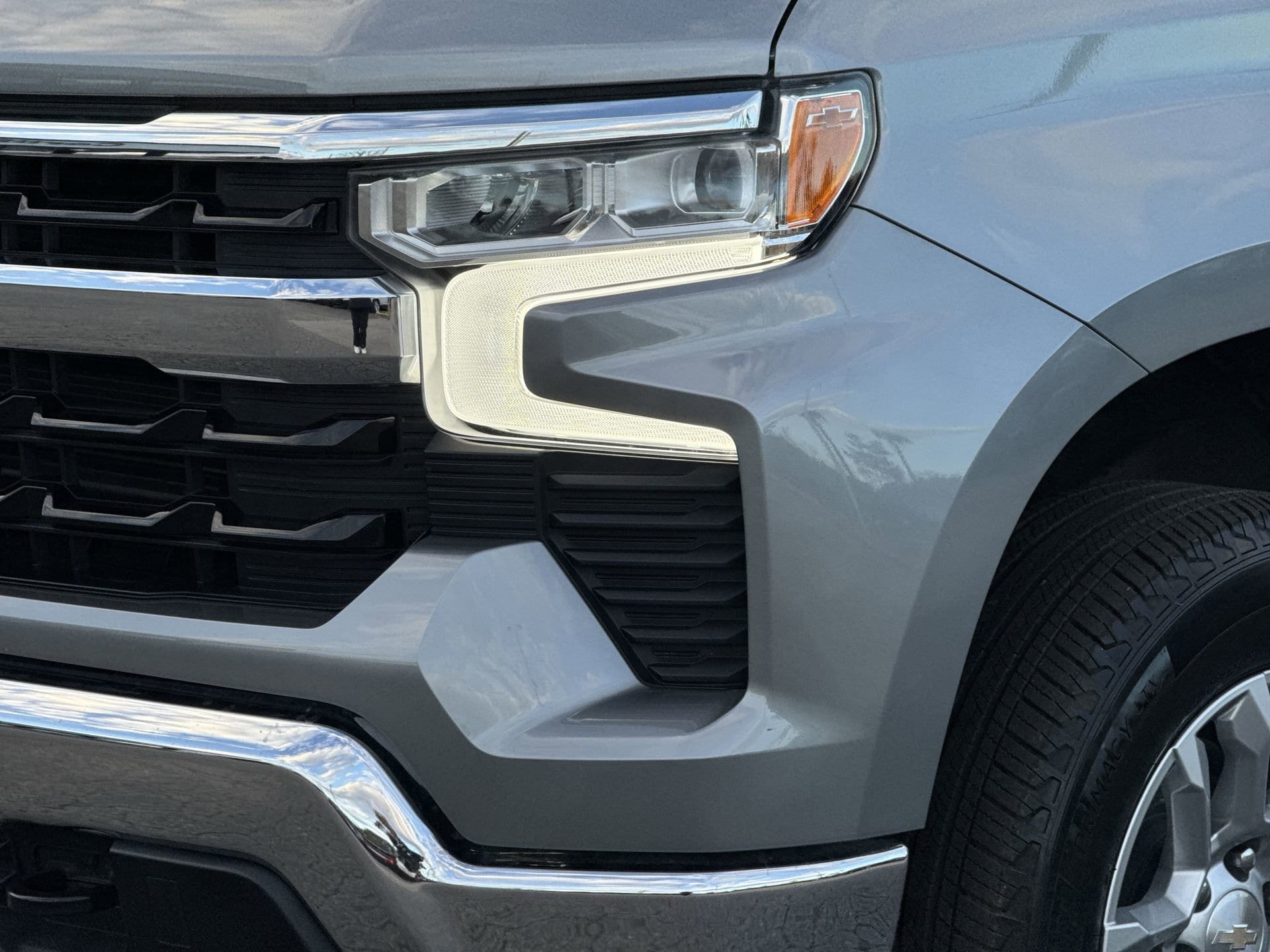 2024 Chevrolet Silverado 1500 LT photo 4