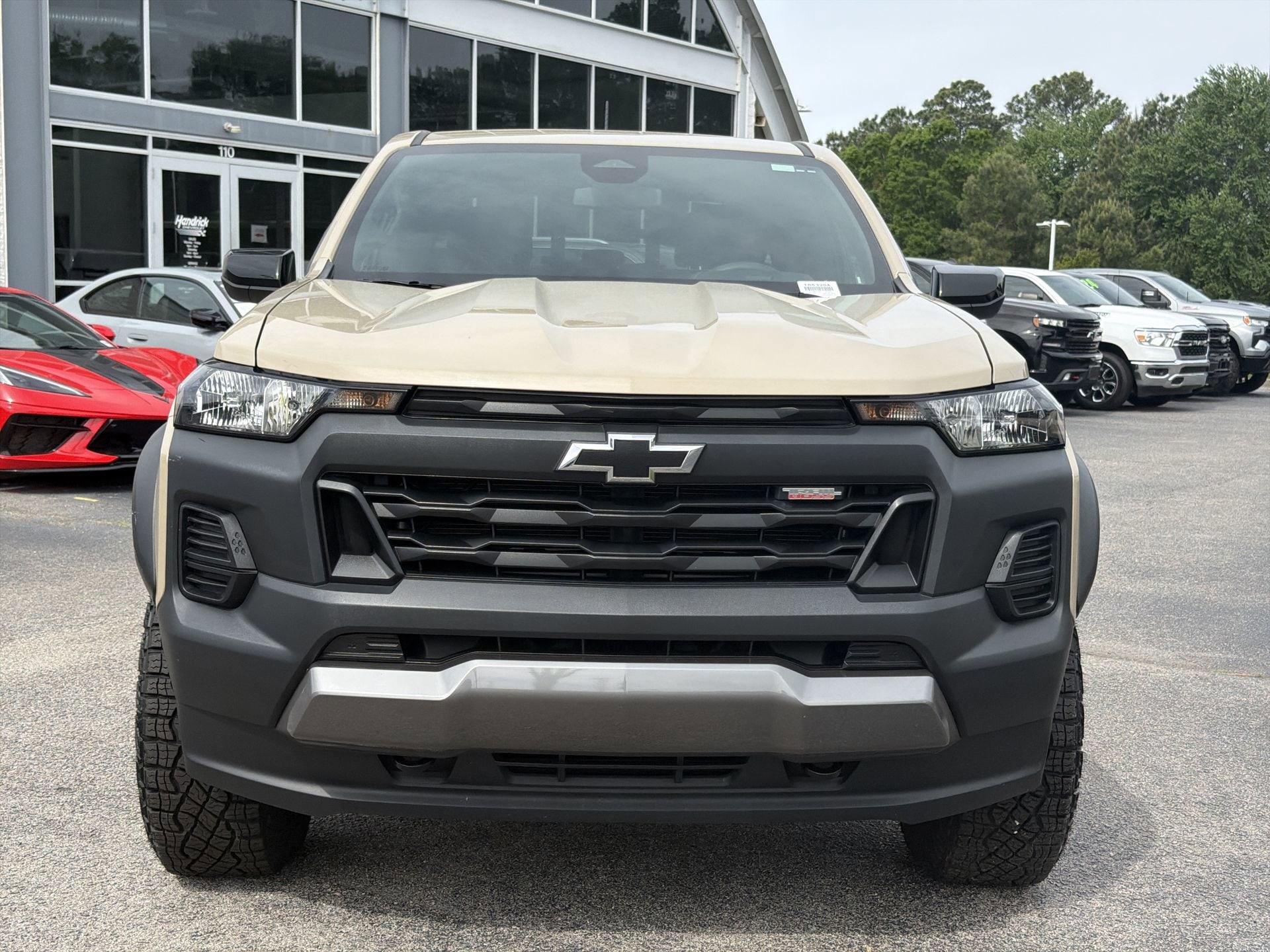2024 Chevrolet Colorado 4WD Trail Boss photo 2
