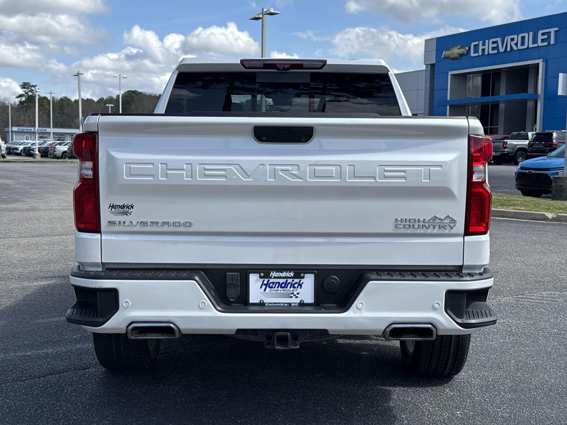 2023 Chevrolet Silverado 1500 High Country photo 3