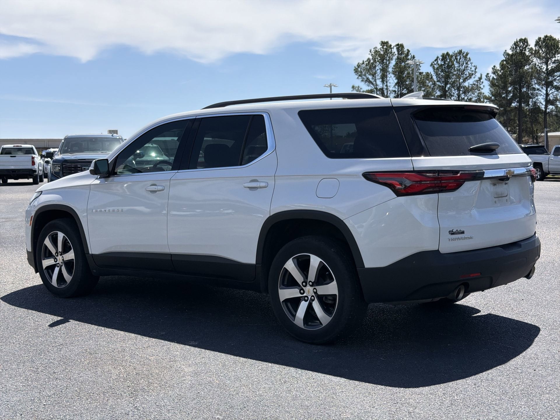 2022 Chevrolet Traverse LT Leather photo 6