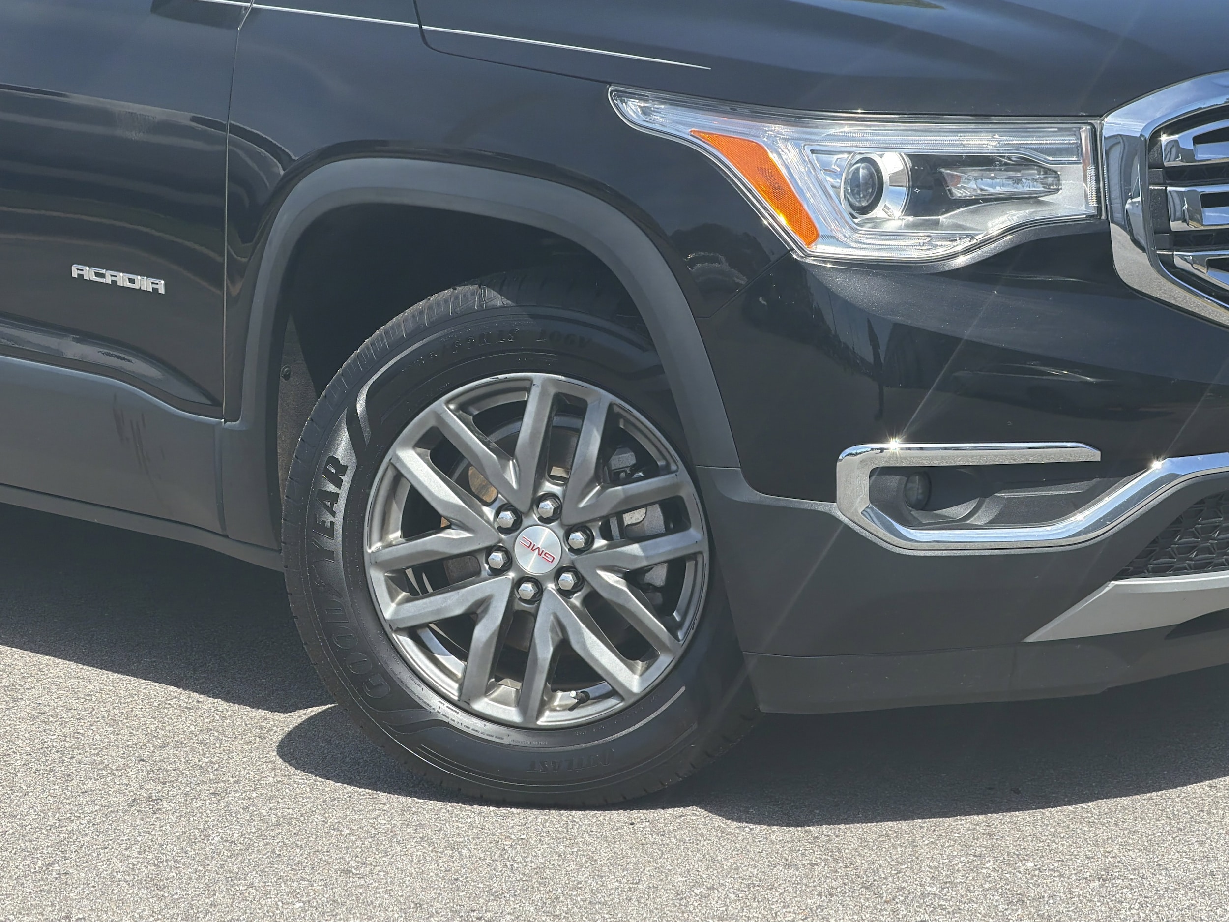 2019 GMC Acadia SLT photo 2