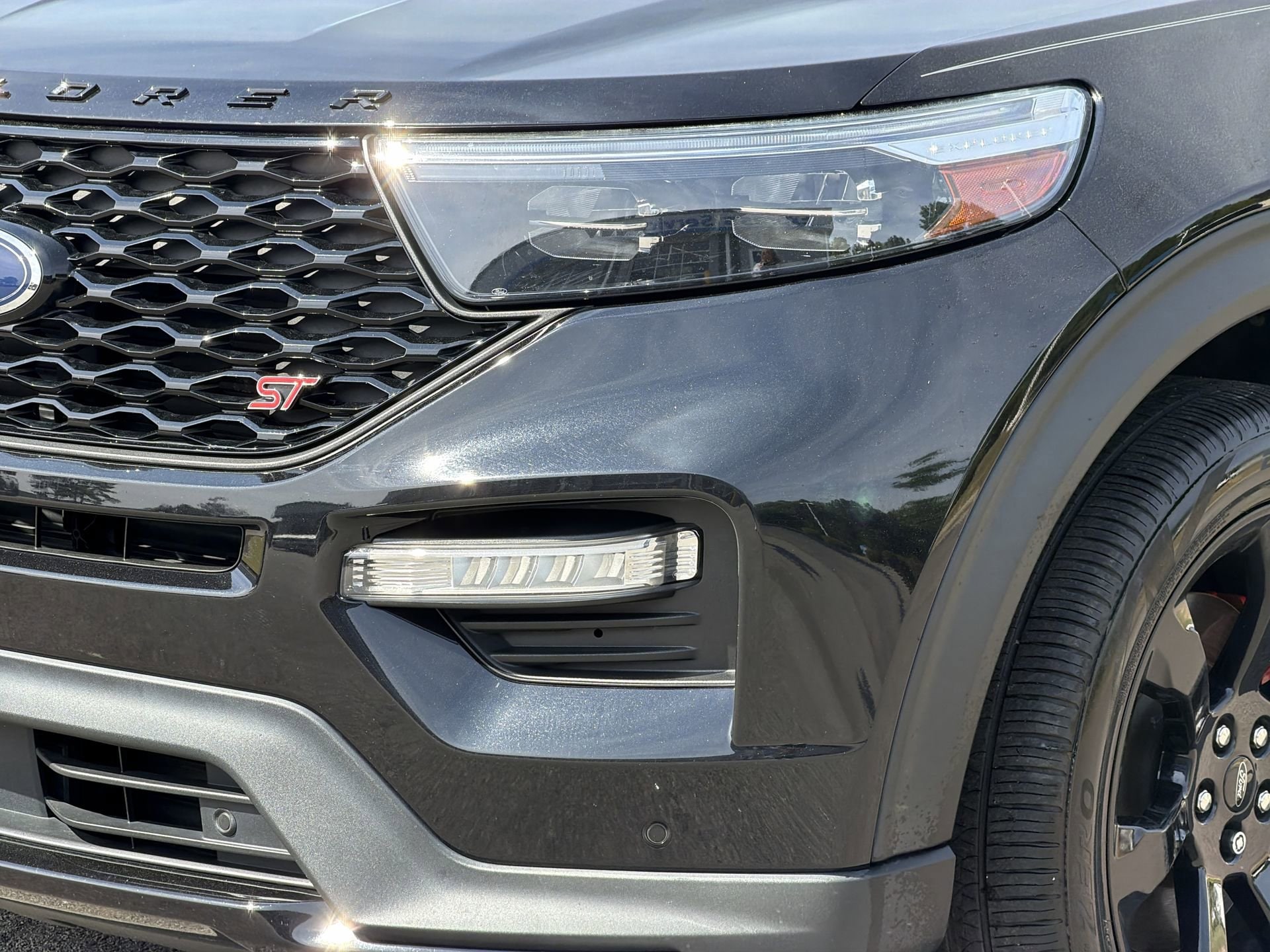 2023 Ford Explorer ST photo 4