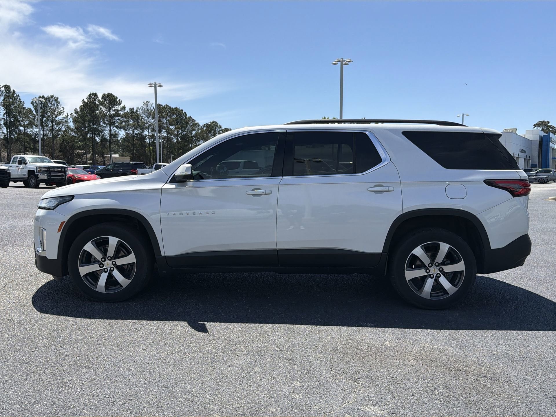 2022 Chevrolet Traverse LT Leather photo 5