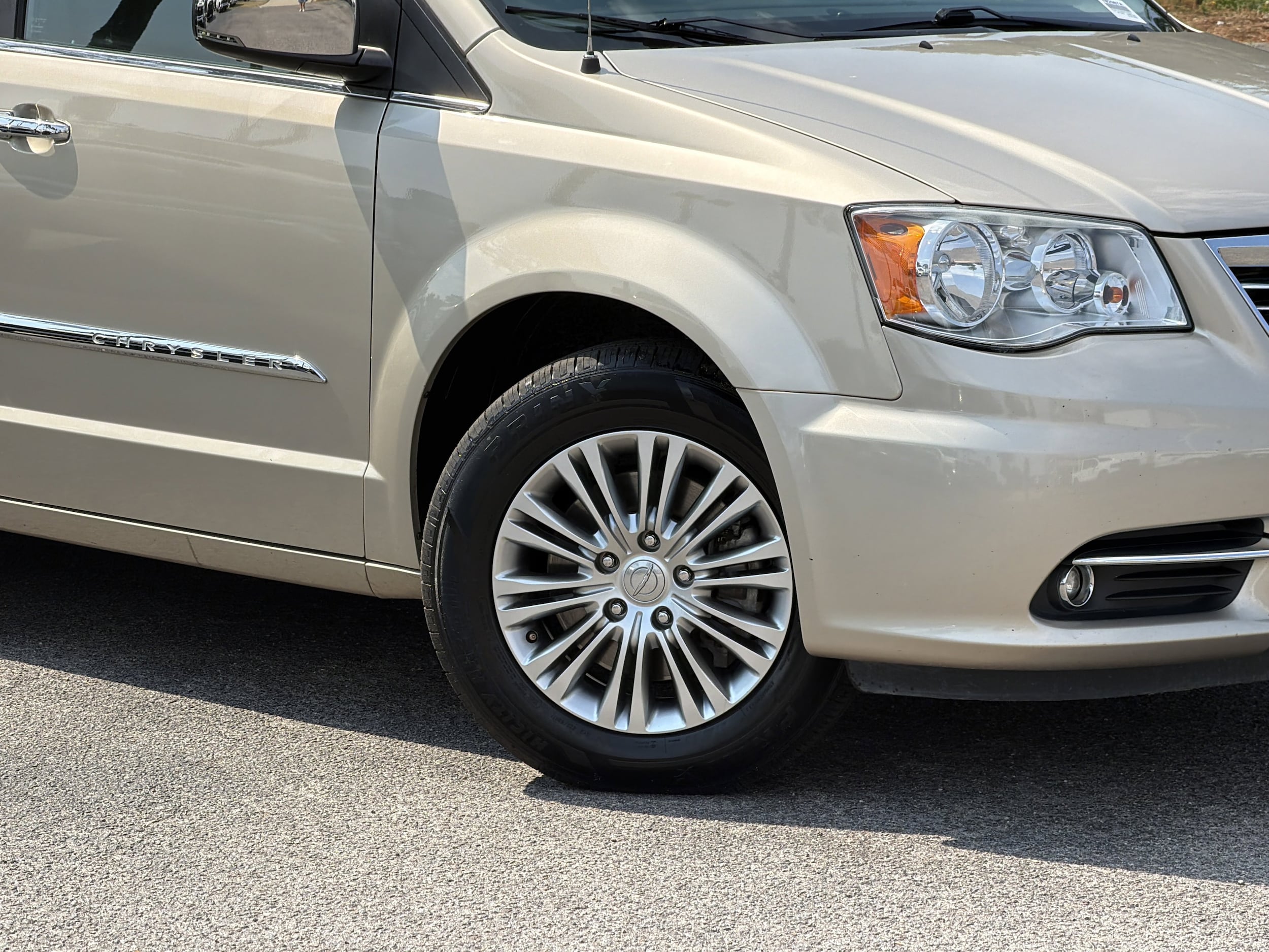 Chrysler Town & Country Touring-L