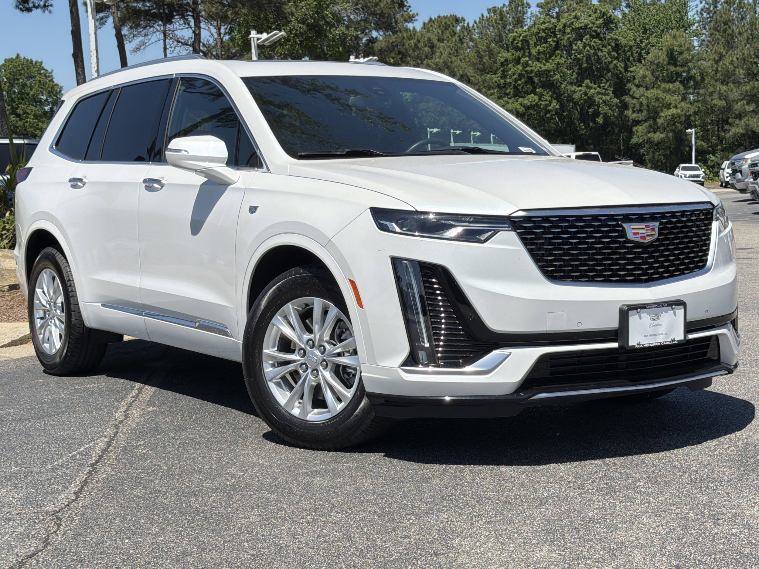 2025 CADILLAC XT6 FWD Luxury photo 3