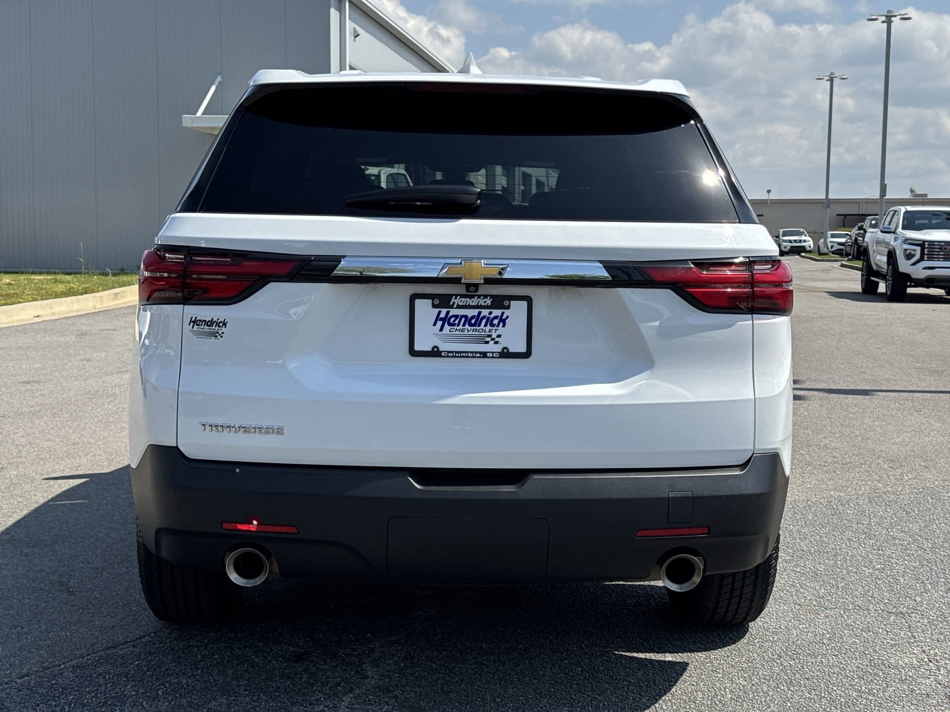 2023 Chevrolet Traverse LS photo 3