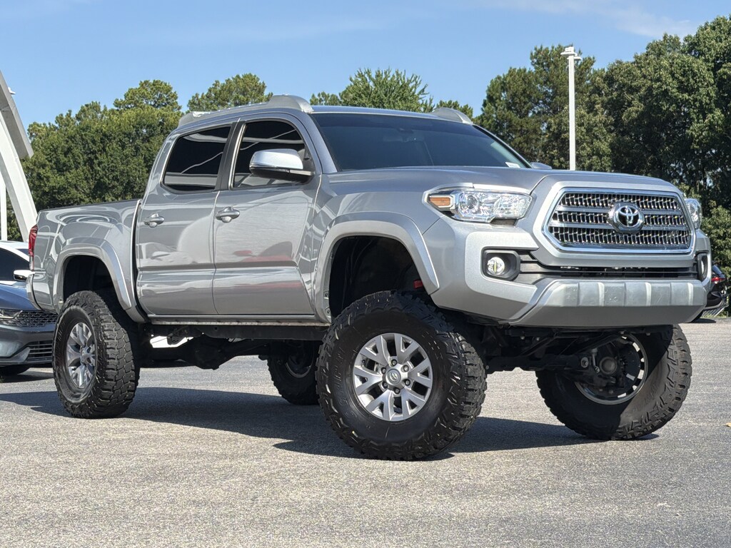 Used 2022 Toyota Tacoma 2WD SR5 Pickup