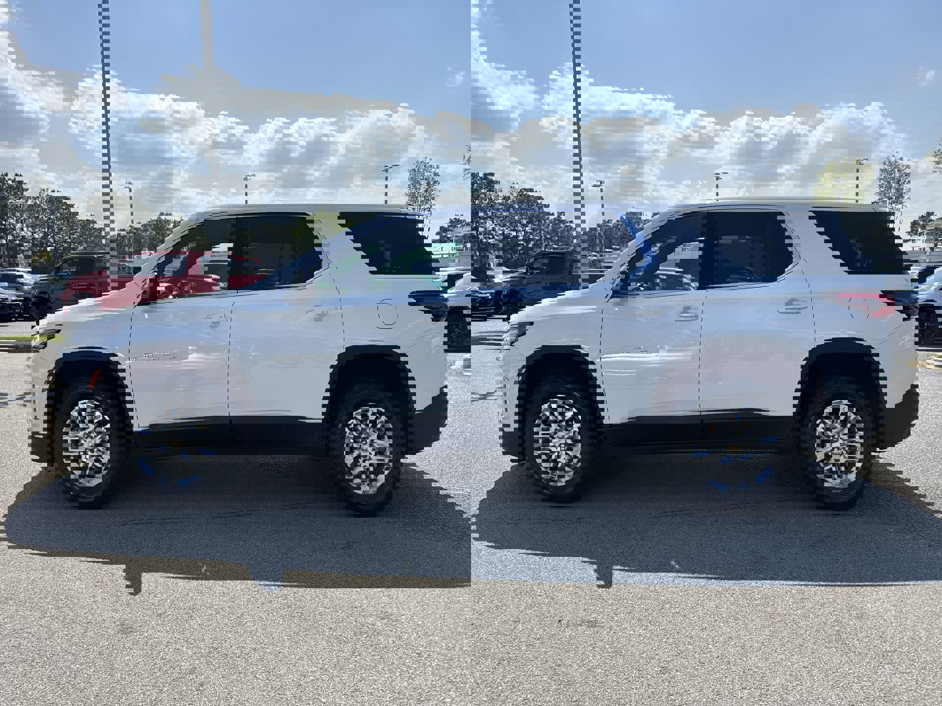 2023 Chevrolet Traverse LS photo 5