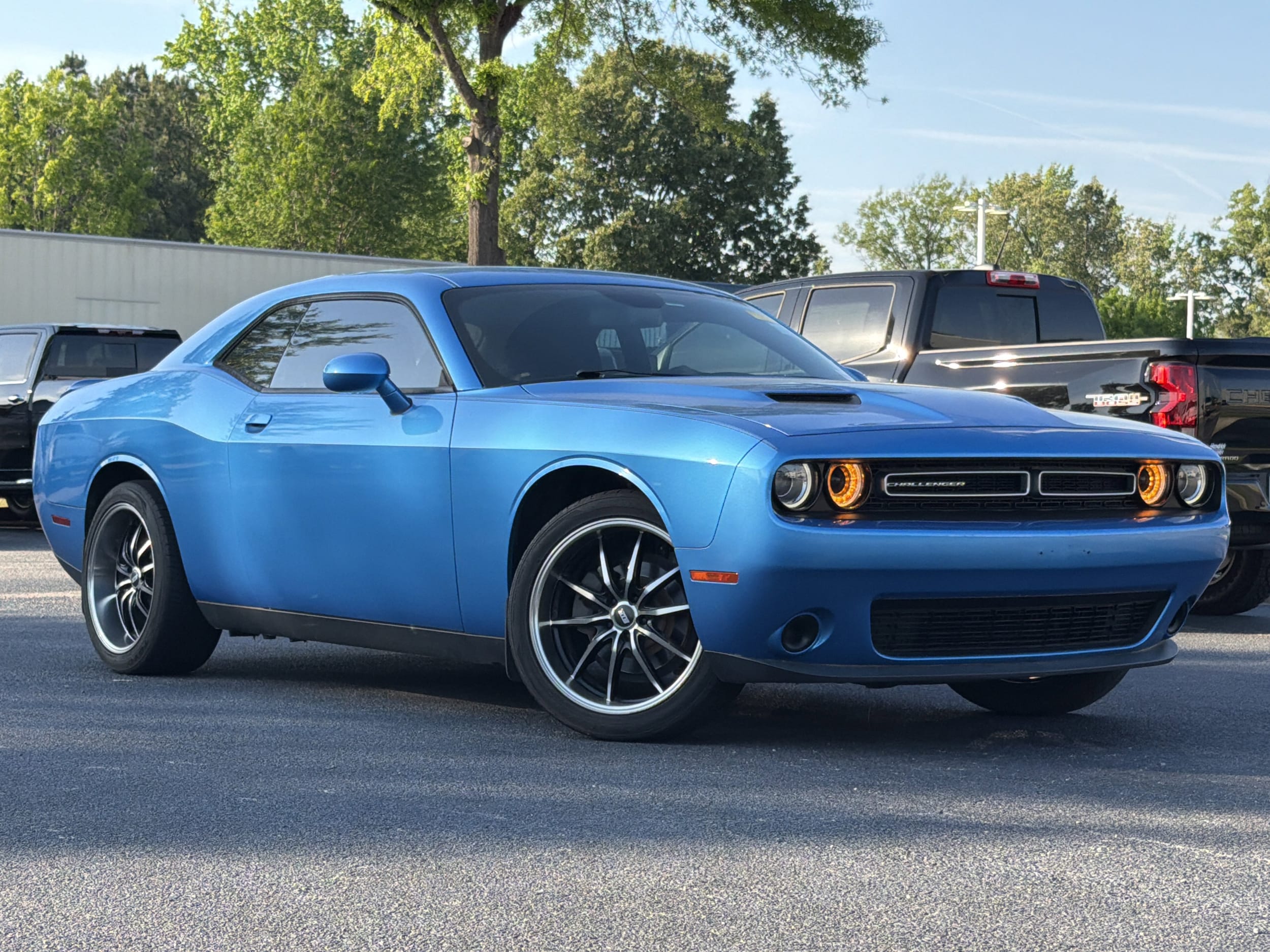 2019 Dodge Challenger SXT photo 2